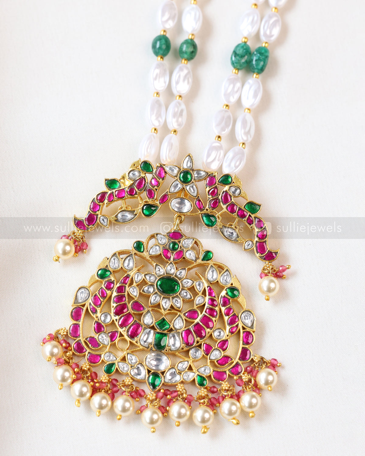 6061 - Kemp Premium Pendant with Green & white Beads Chain