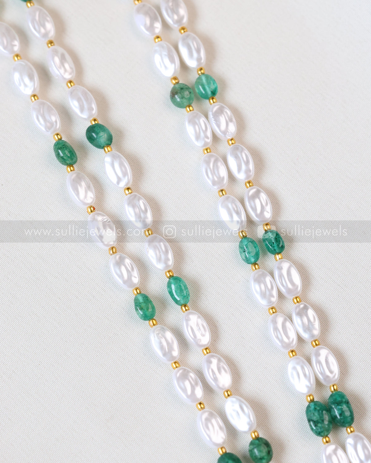 6061 - Kemp Premium Pendant with Green & white Beads Chain