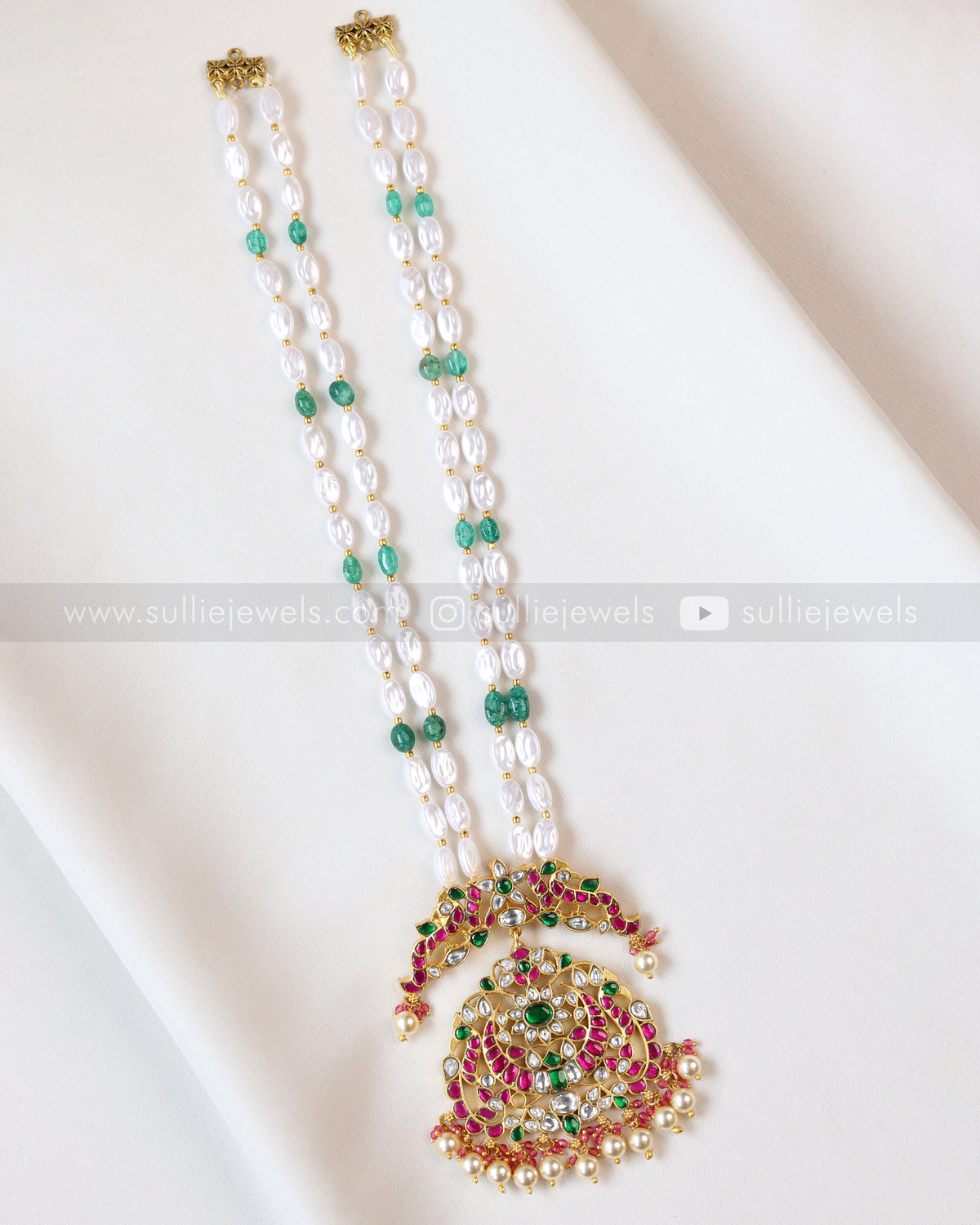 6061 - Kemp Premium Pendant with Green & white Beads Chain