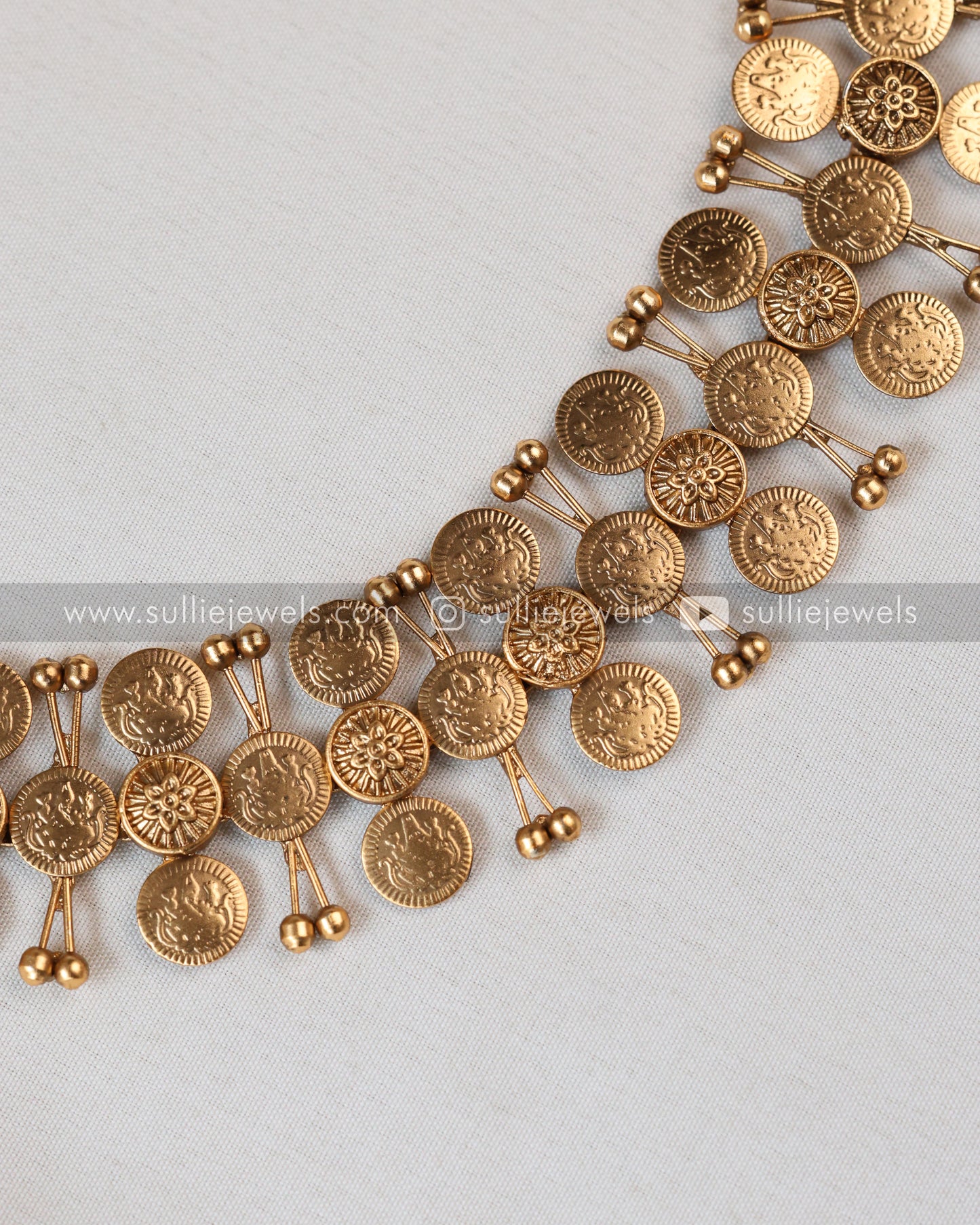 Sullie Basic - Lakshmi Coin Choker / Necklace with Stud