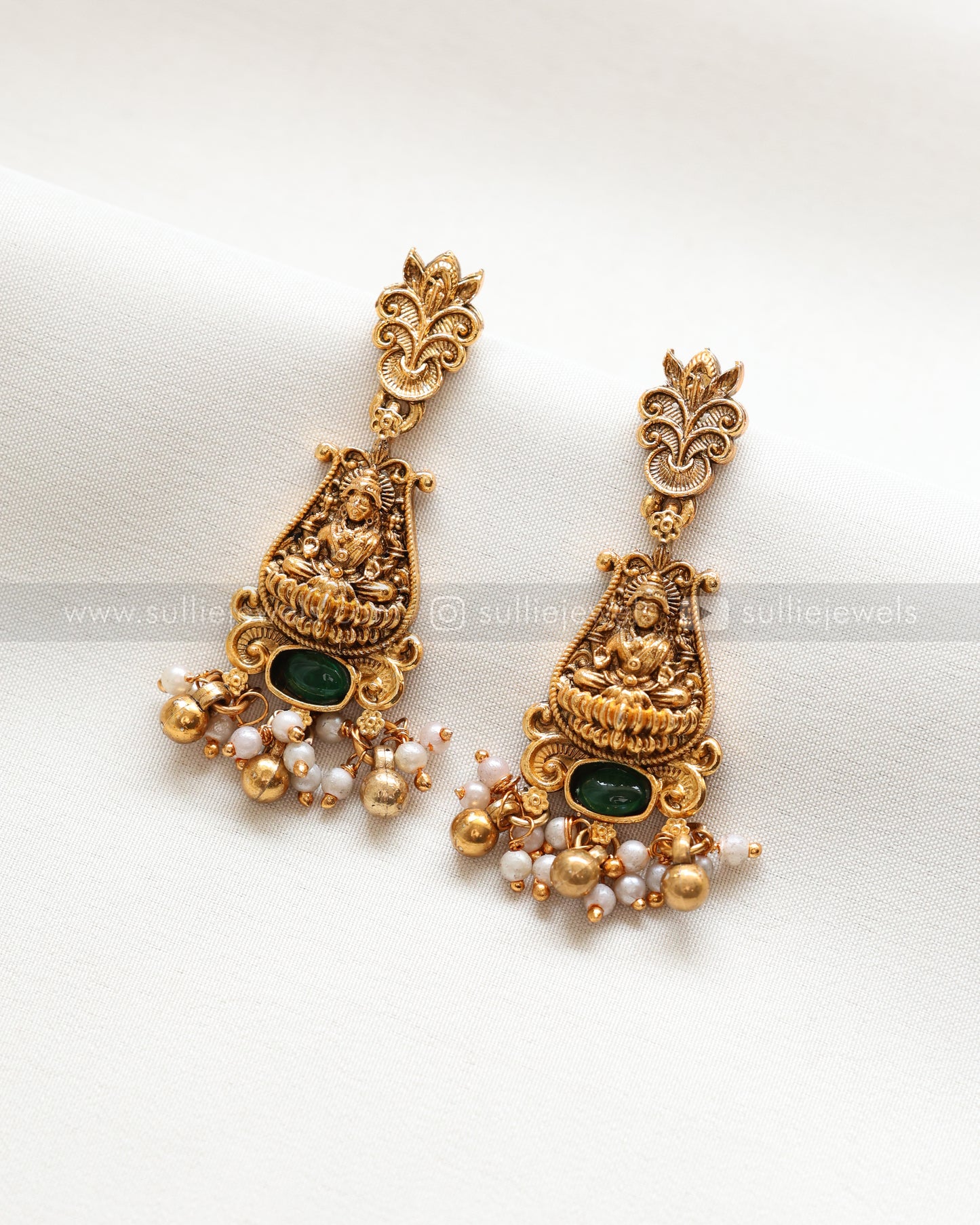 Sullie Basic - Coral Stone Green Lakshmi Necklace with Earring
