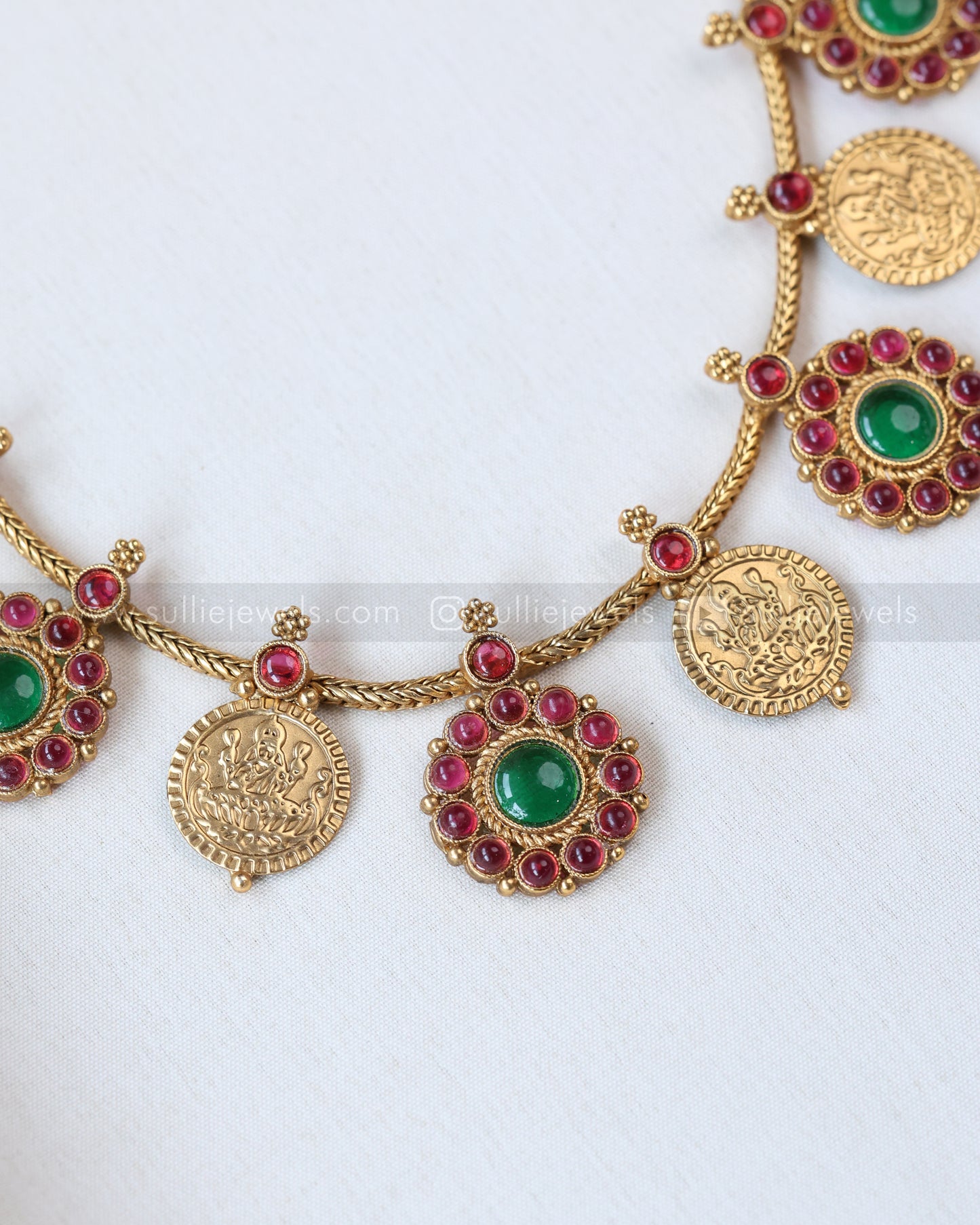 7186 - Sullie Basic - Traditional Coin & Kemp Fusion Longchain with Studs