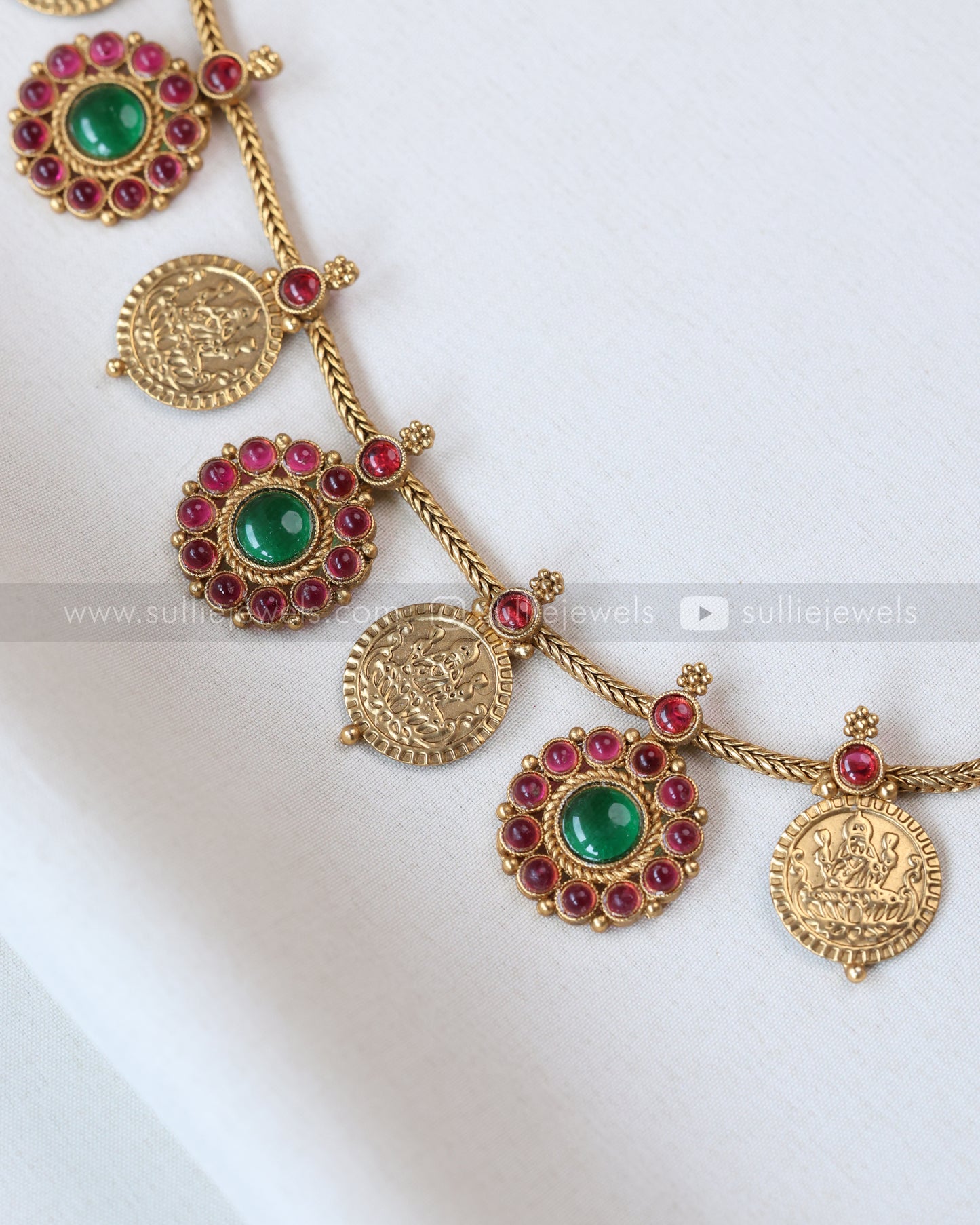 7186 - Sullie Basic - Traditional Coin & Kemp Fusion Longchain with Studs
