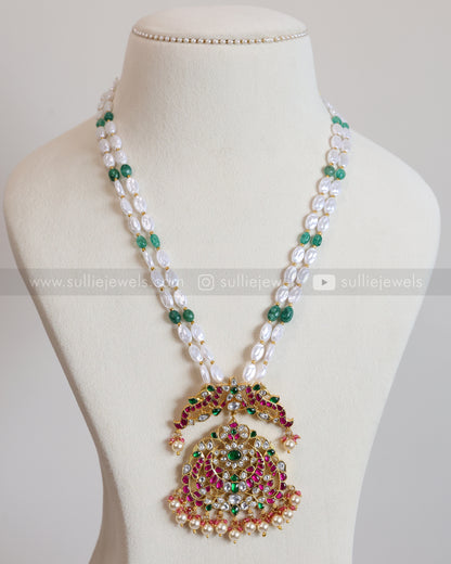 6061 - Kemp Premium Pendant with Green & white Beads Chain