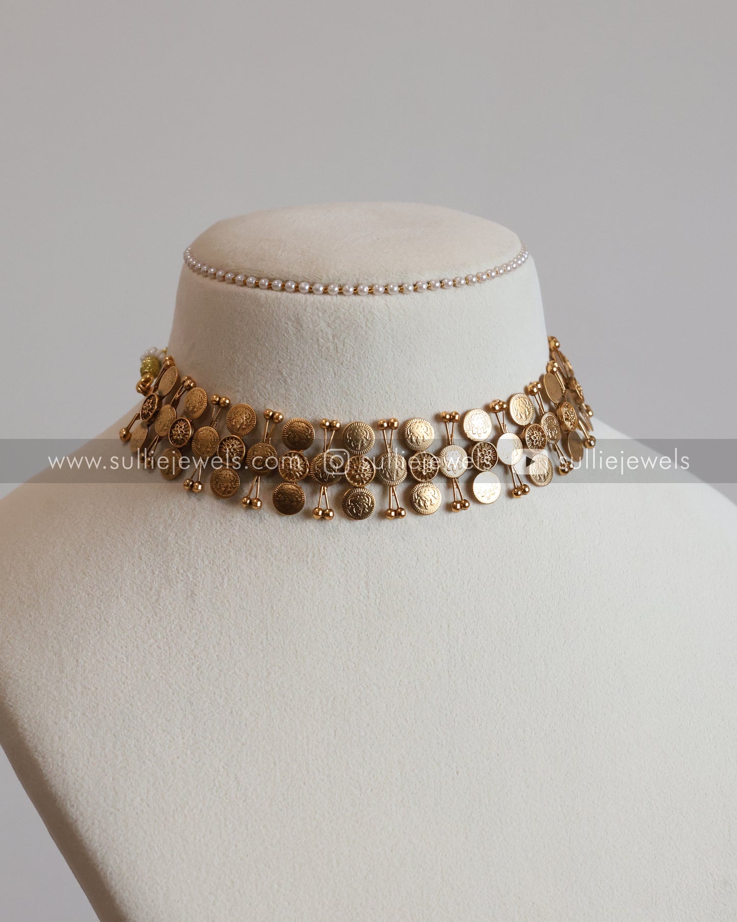 Sullie Basic - Lakshmi Coin Choker / Necklace with Stud