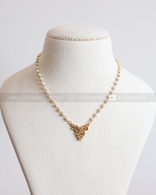 3831 - Minimal Diamond Pendant Pearl Chain