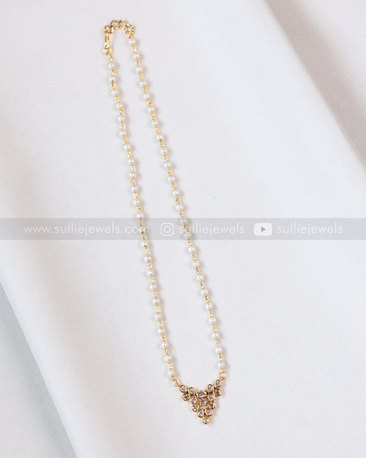 3831 - Minimal Diamond Pendant Pearl Chain