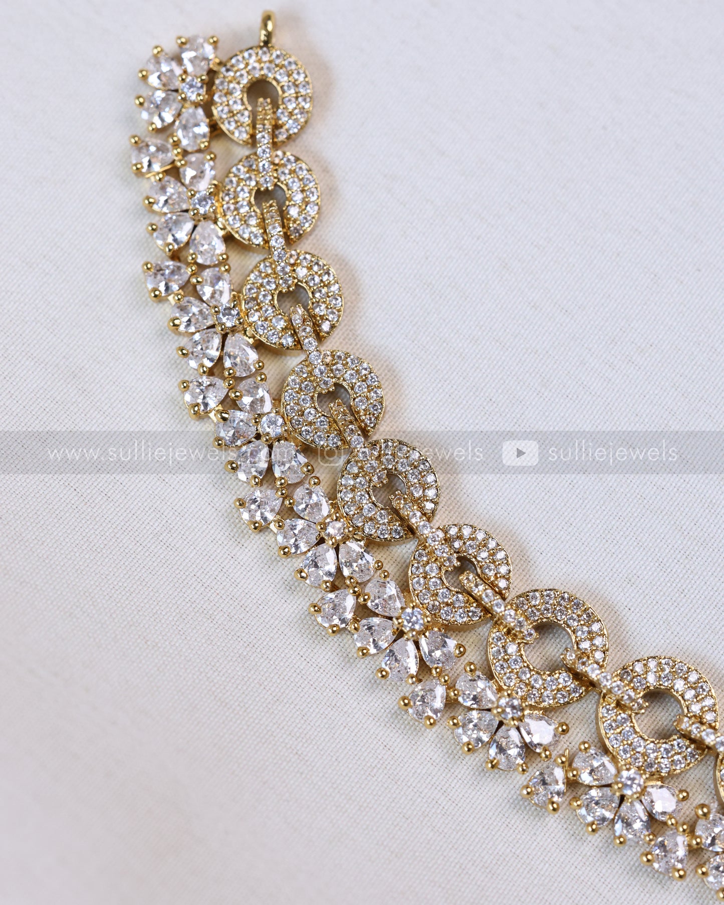 3862 - Diamond Lookalike Round Interlock Necklace with Earring