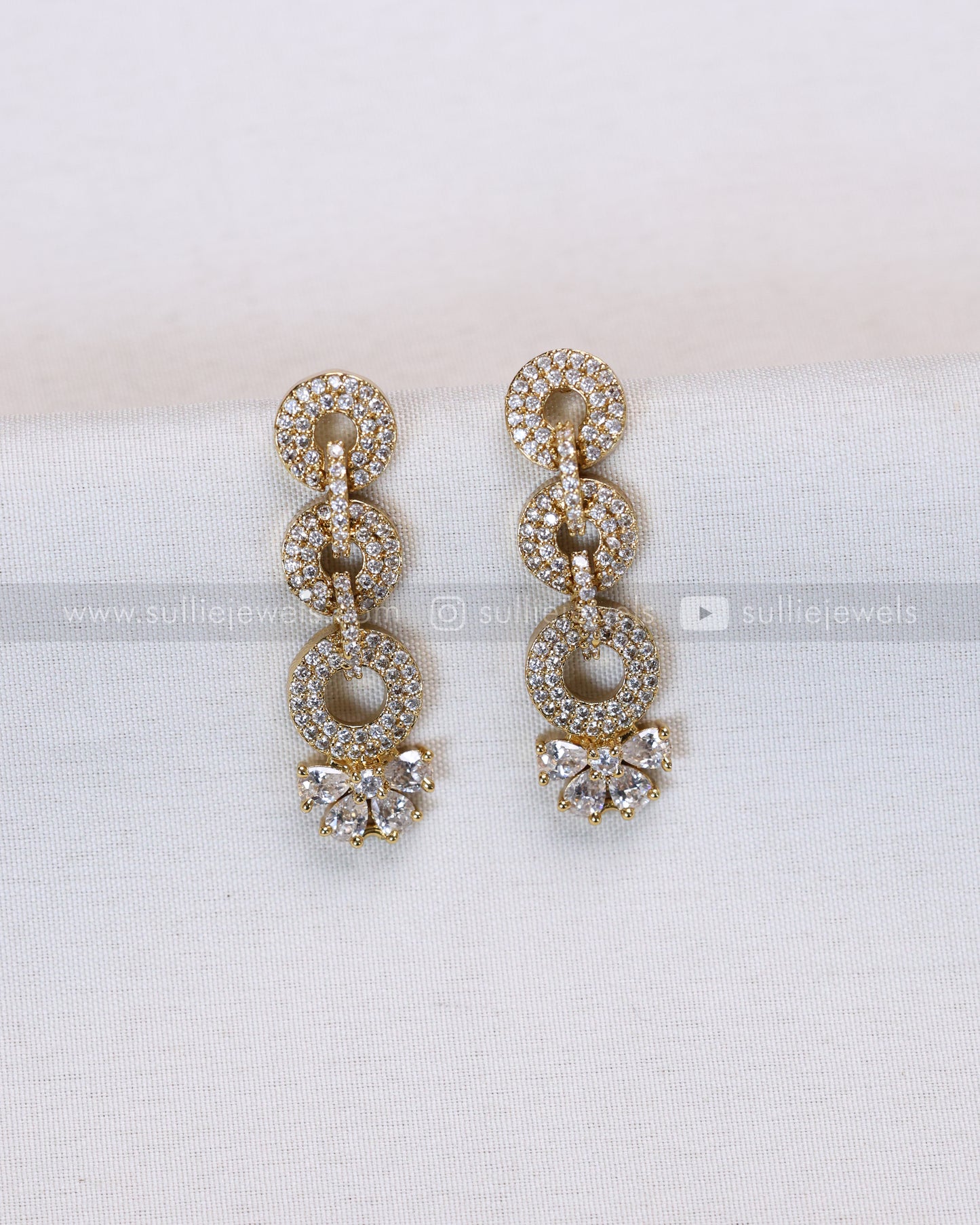 3862 - Diamond Lookalike Round Interlock Necklace with Earring