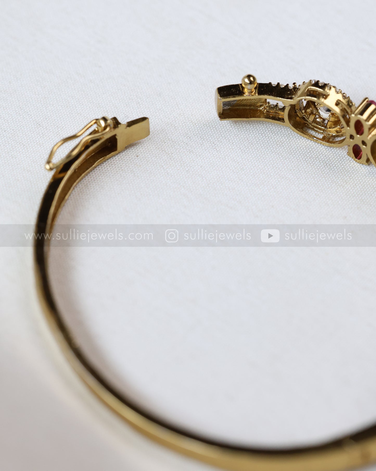 9026 - Minimal Ruby Victorian Polki Openable Cuff Bangle