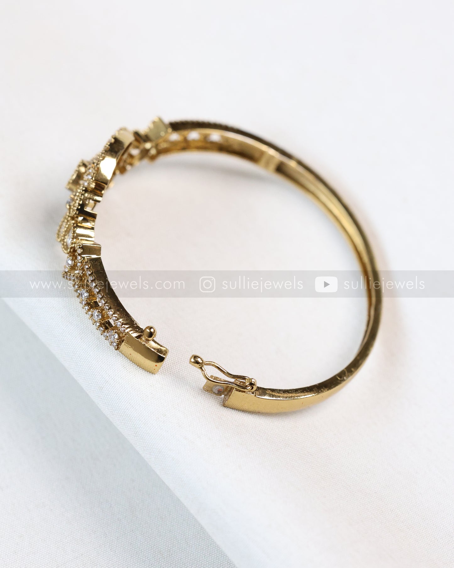 9028 - Crystal AD Openable Bracelet