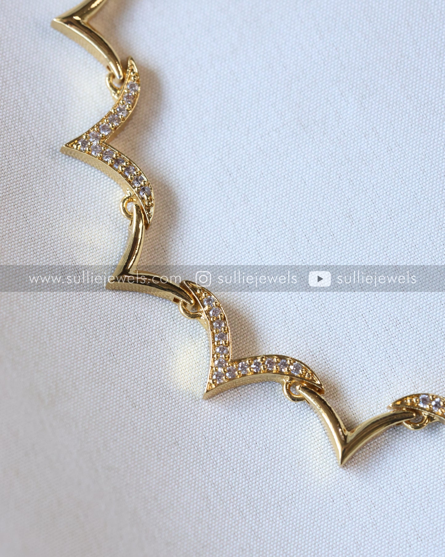 Diamond Curved Necklace with Earrings