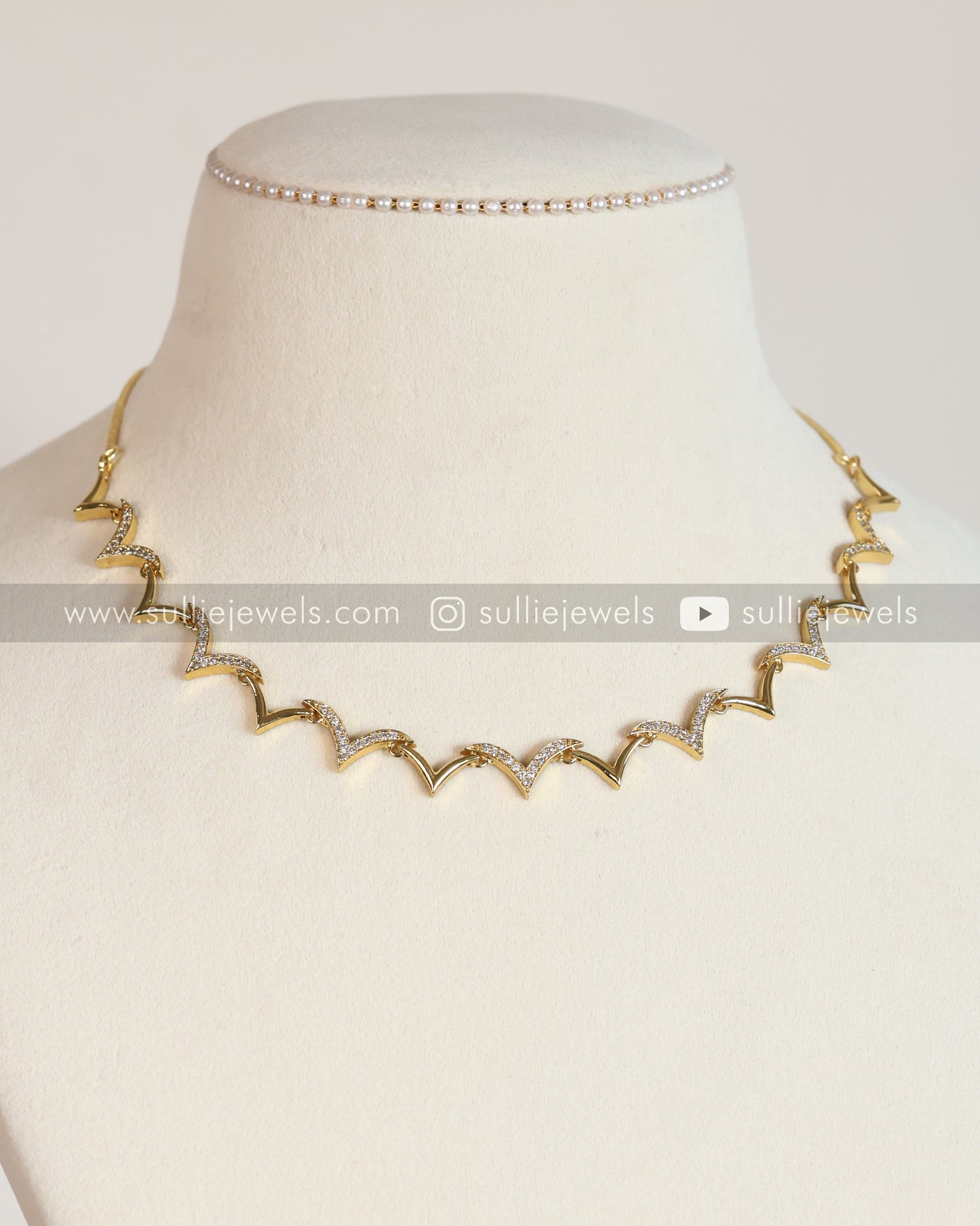 Diamond Curved Necklace with Earrings