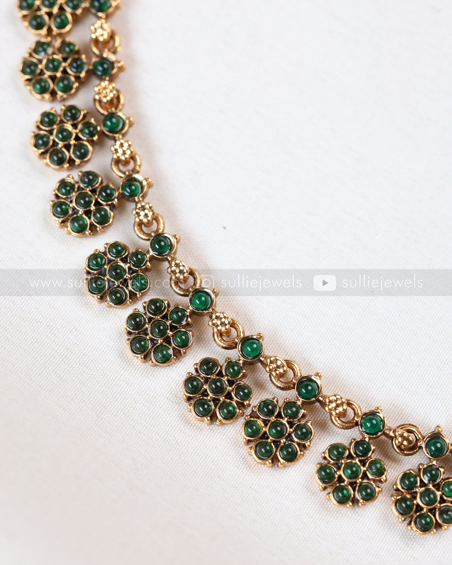3851 - Sullie Basic - Green Floral Necklace with Stud