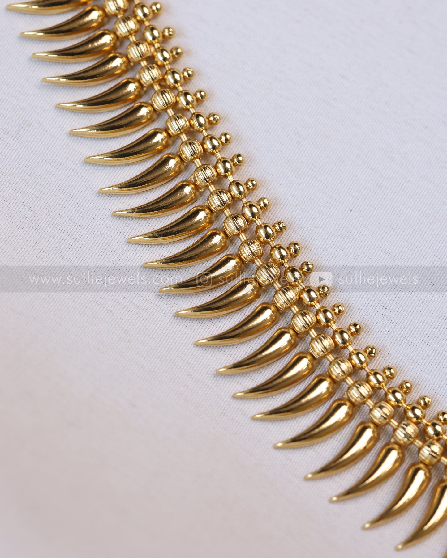 7140 - Minimal Golden Spike Long chain with Stud