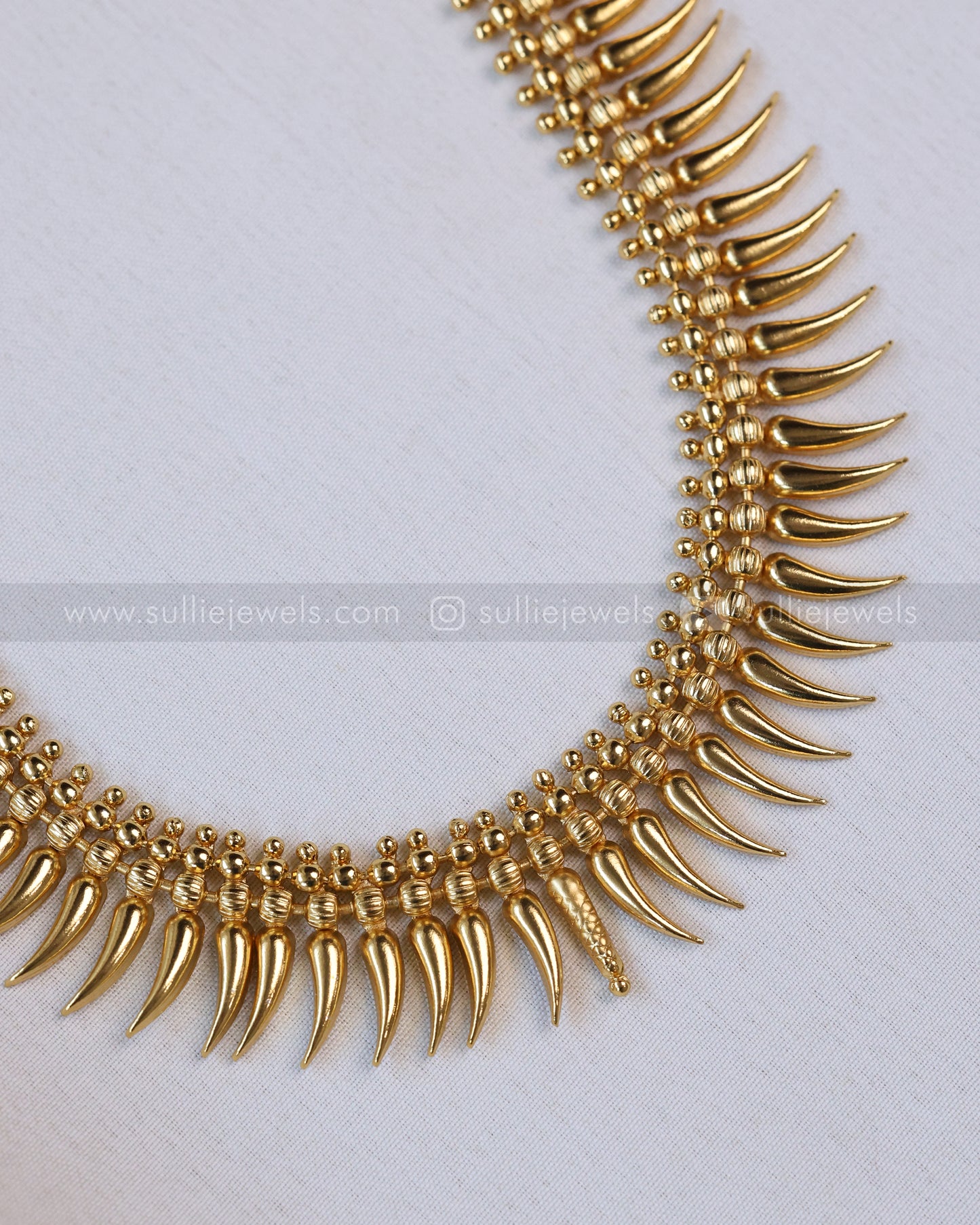 7140 - Minimal Golden Spike Long chain with Stud