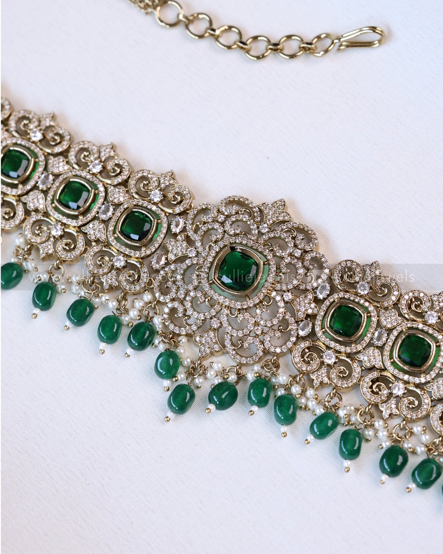 H201 - Emerald Stone Victorian Premium Hipchain