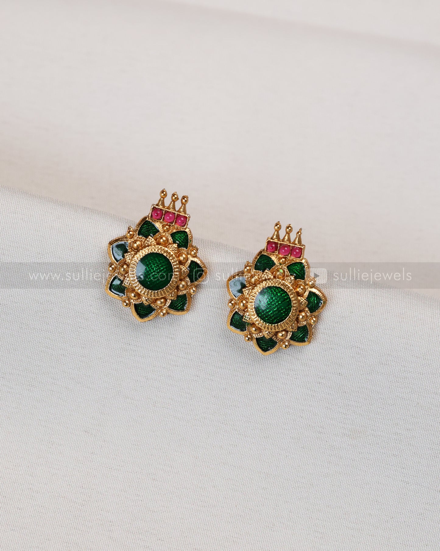 6071 - Sullie Basic - Lakshmi Kerala Palakka Pendant with Studs