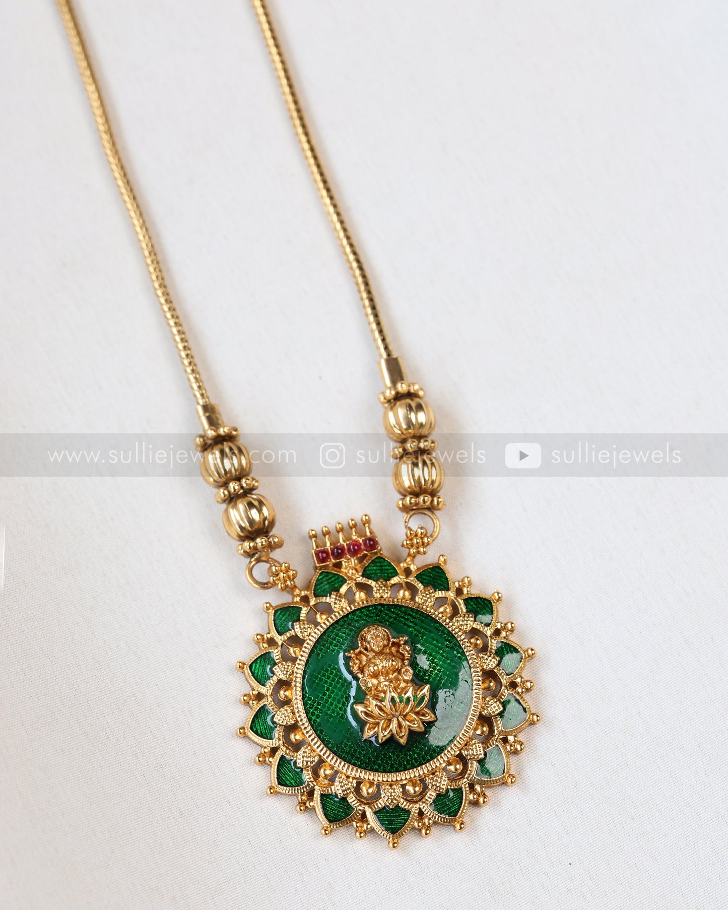 6071 - Sullie Basic - Lakshmi Kerala Palakka Pendant with Studs