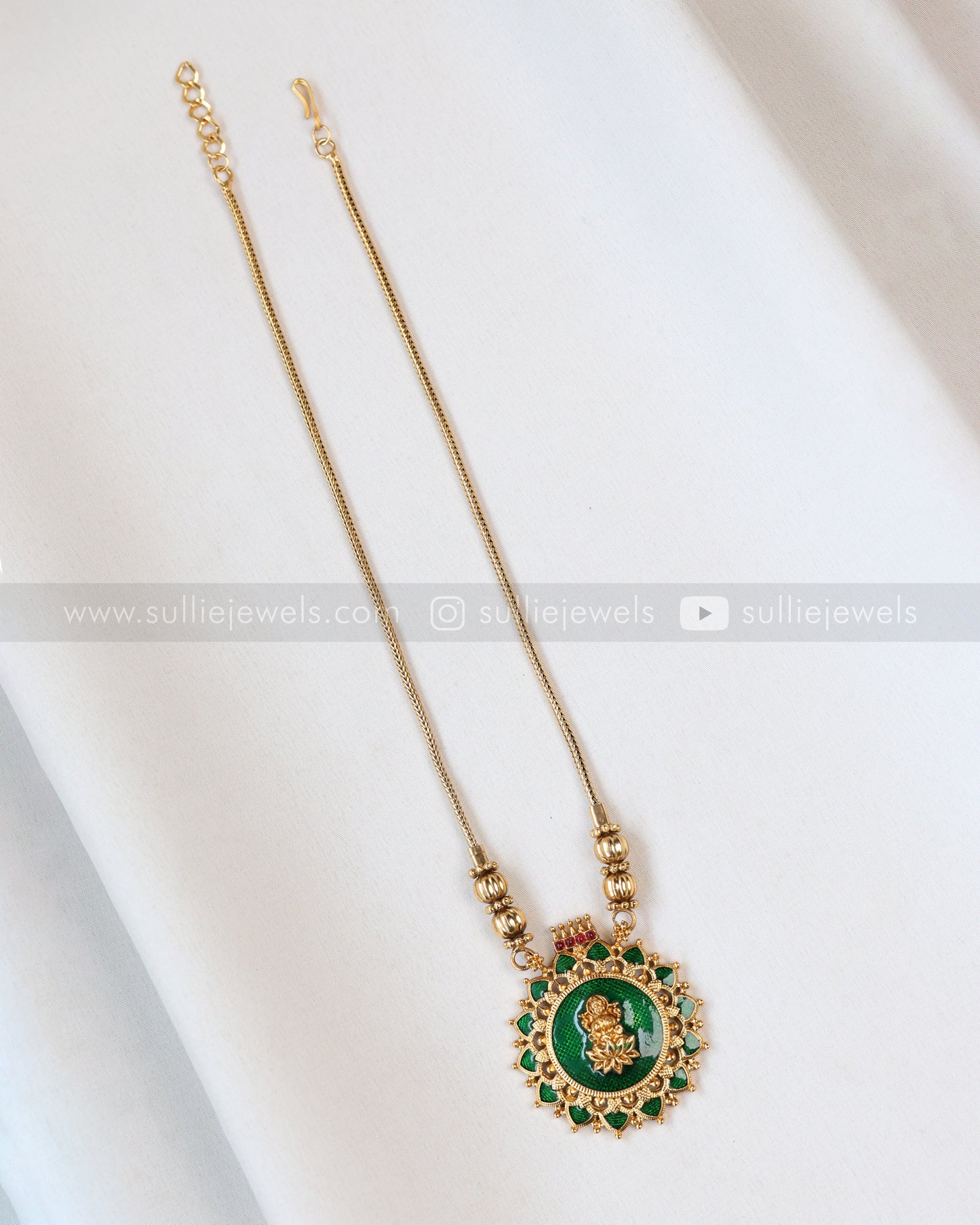 6071 - Sullie Basic - Lakshmi Kerala Palakka Pendant with Studs