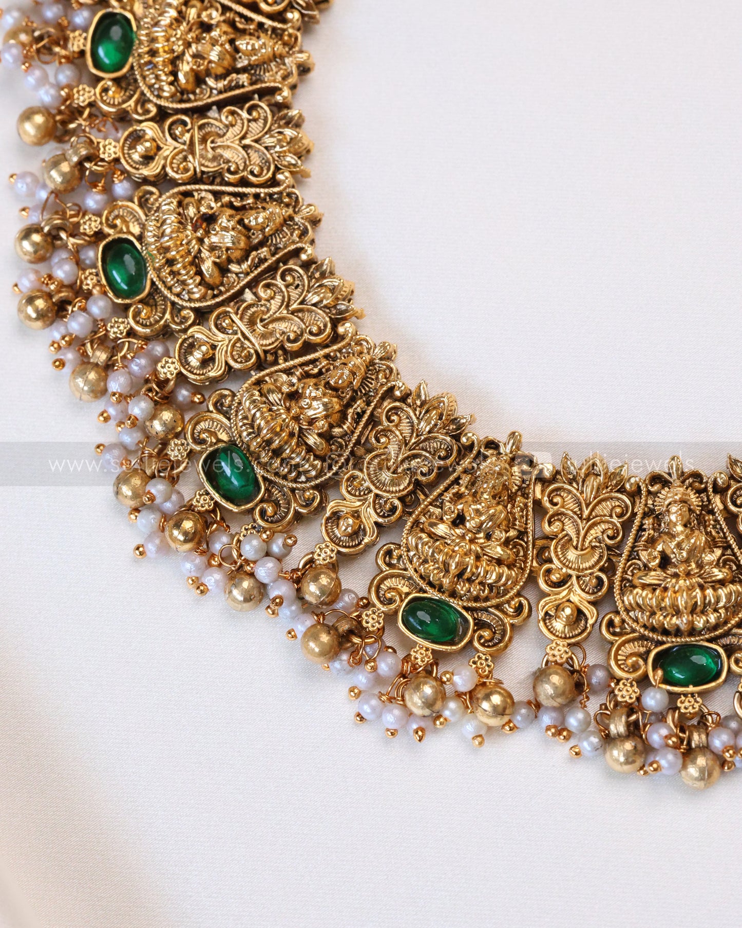 Sullie Basic - Coral Stone Green Lakshmi Necklace with Earring
