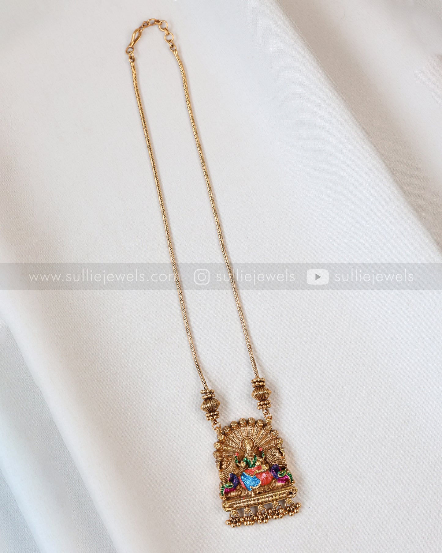 6068 - Sullie Basic - Lakshmi Enamel Golden Chain Pendant
