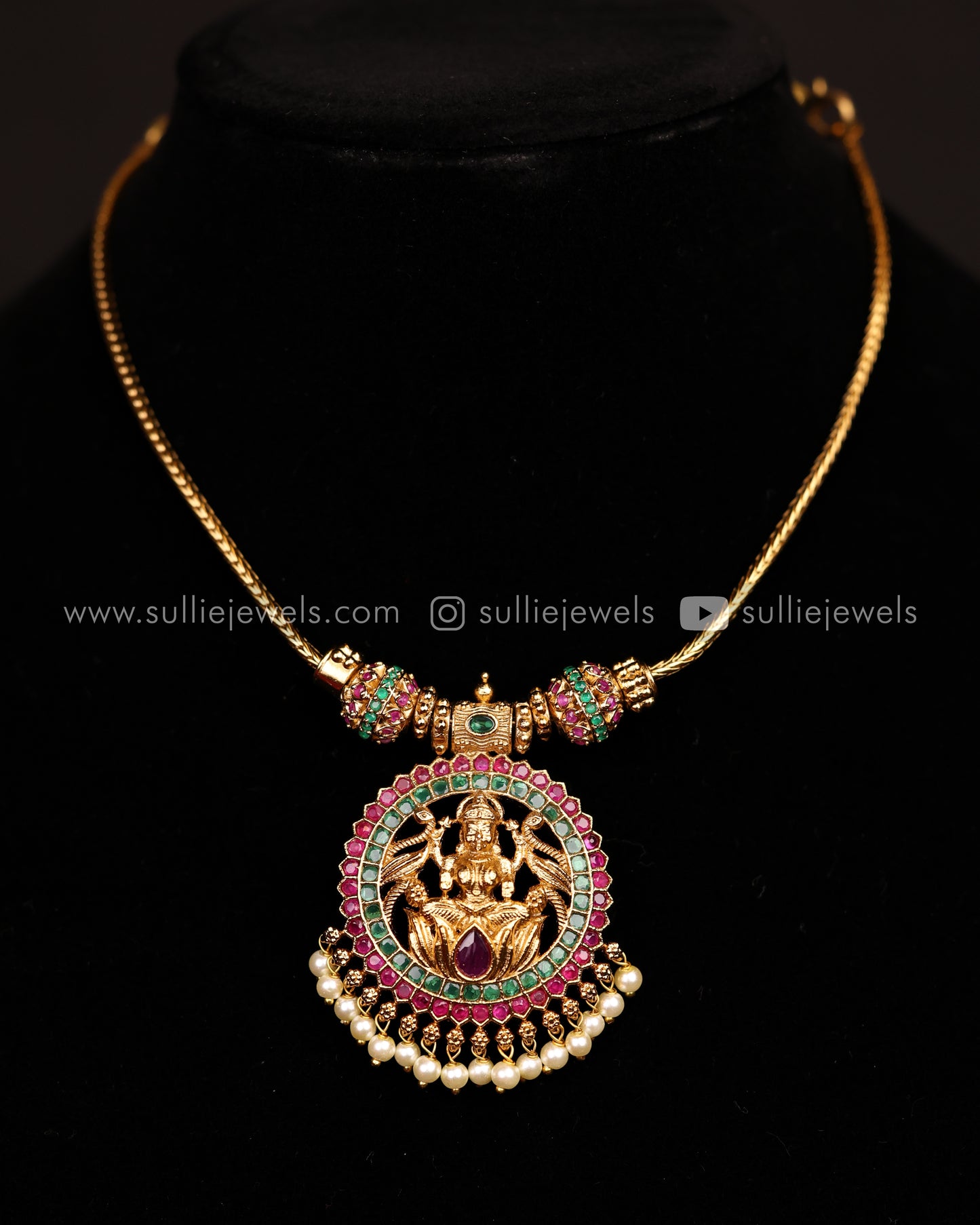 Lakshmi Stone Pendant Set
