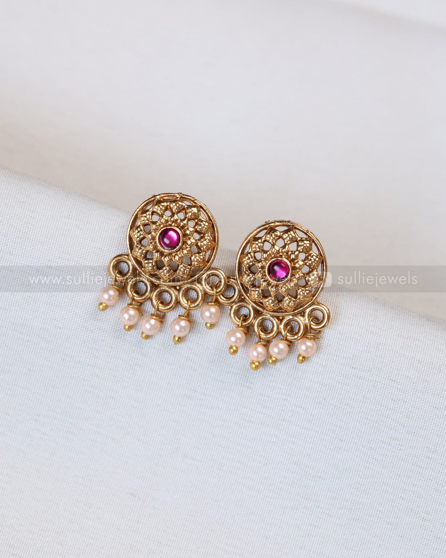 6069 - Sullie Basic - Floral Gold & Pearl Pendant Set with Stud