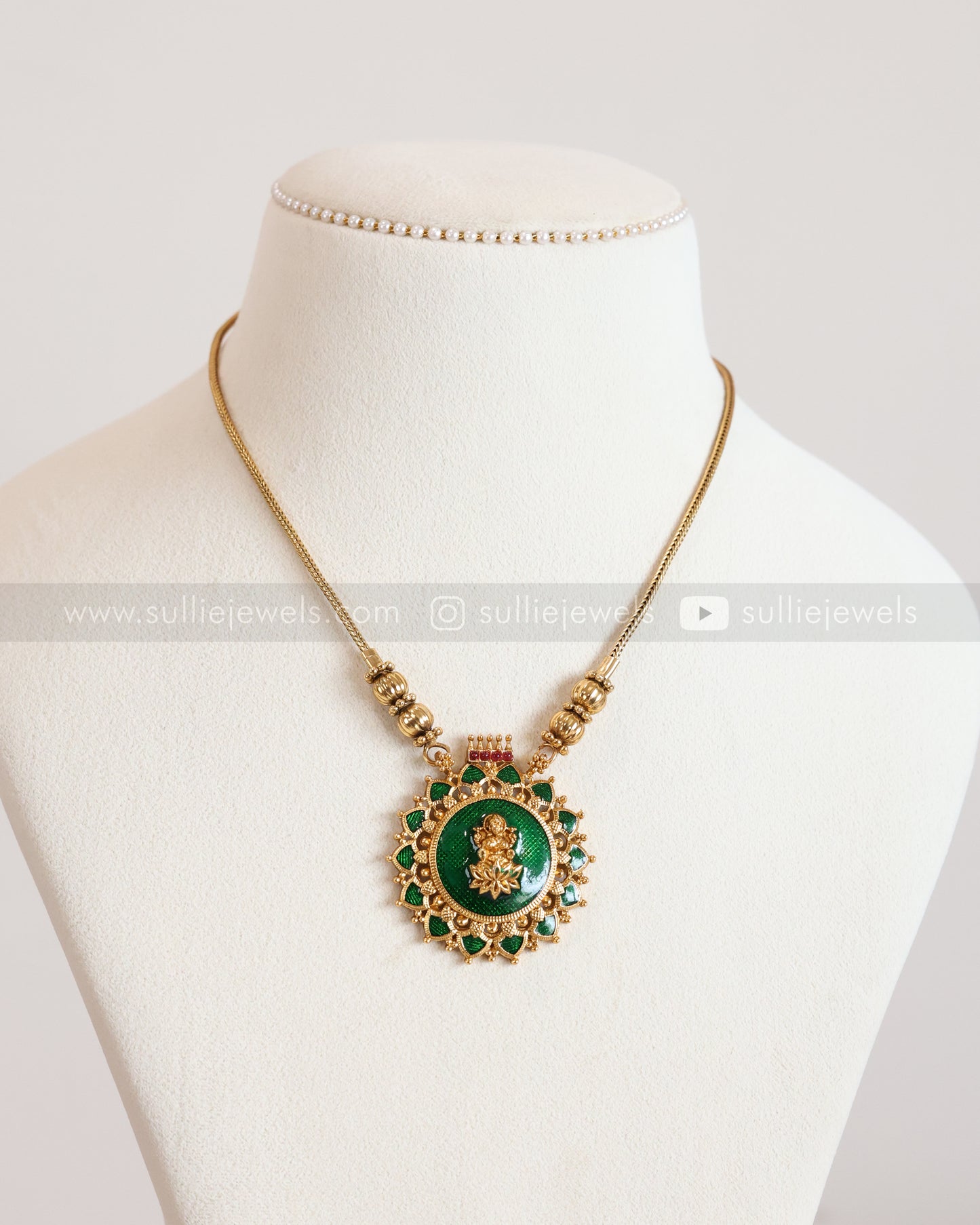 6071 - Sullie Basic - Lakshmi Kerala Palakka Pendant with Studs