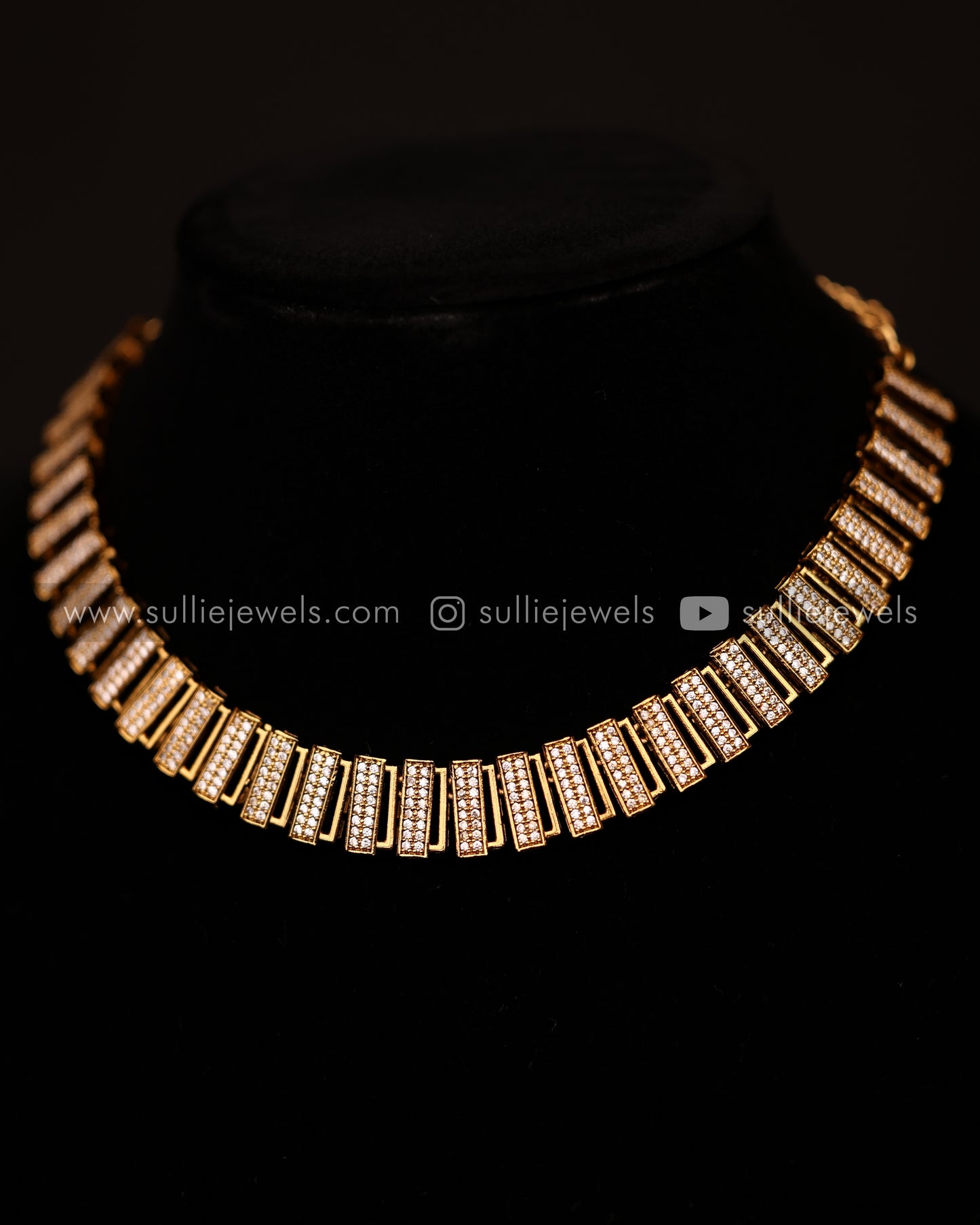 Diamond Interlock Necklace Set