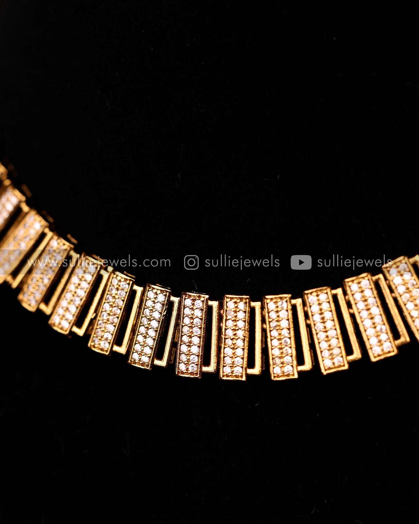 Diamond Interlock Necklace Set