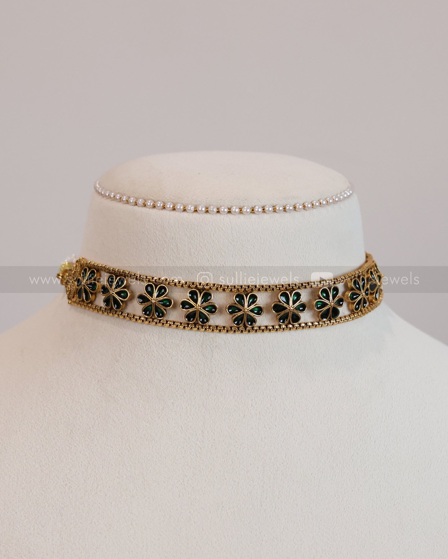 2123 - Sullie Basic Green Flower Choker with Stud