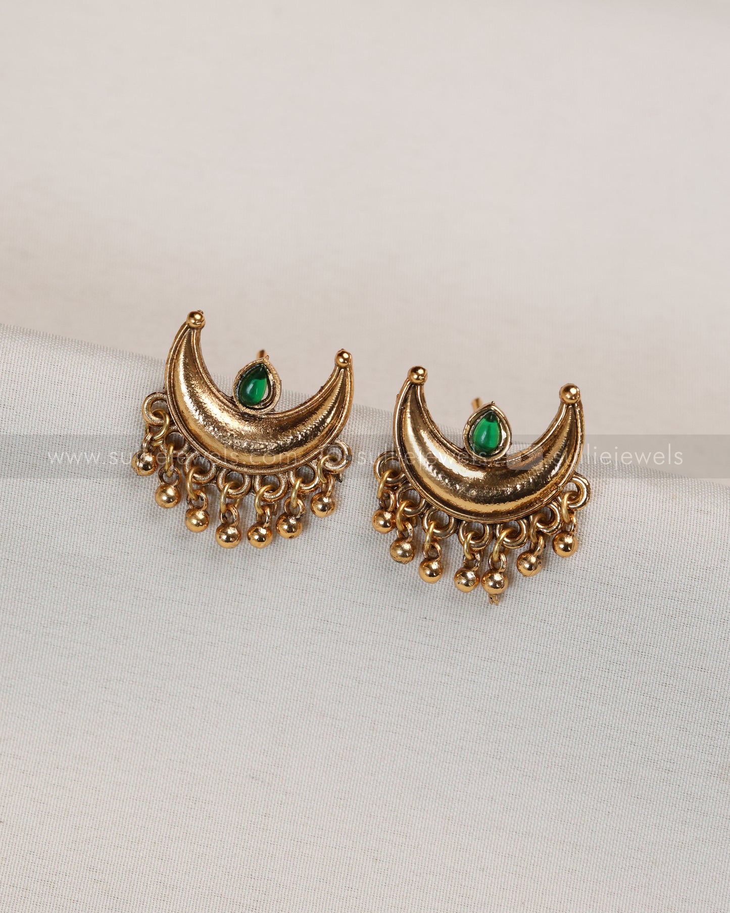 3817 - Sullie Basic - Antique Gold Green Flower Ardha Chandra Necklace with Stud
