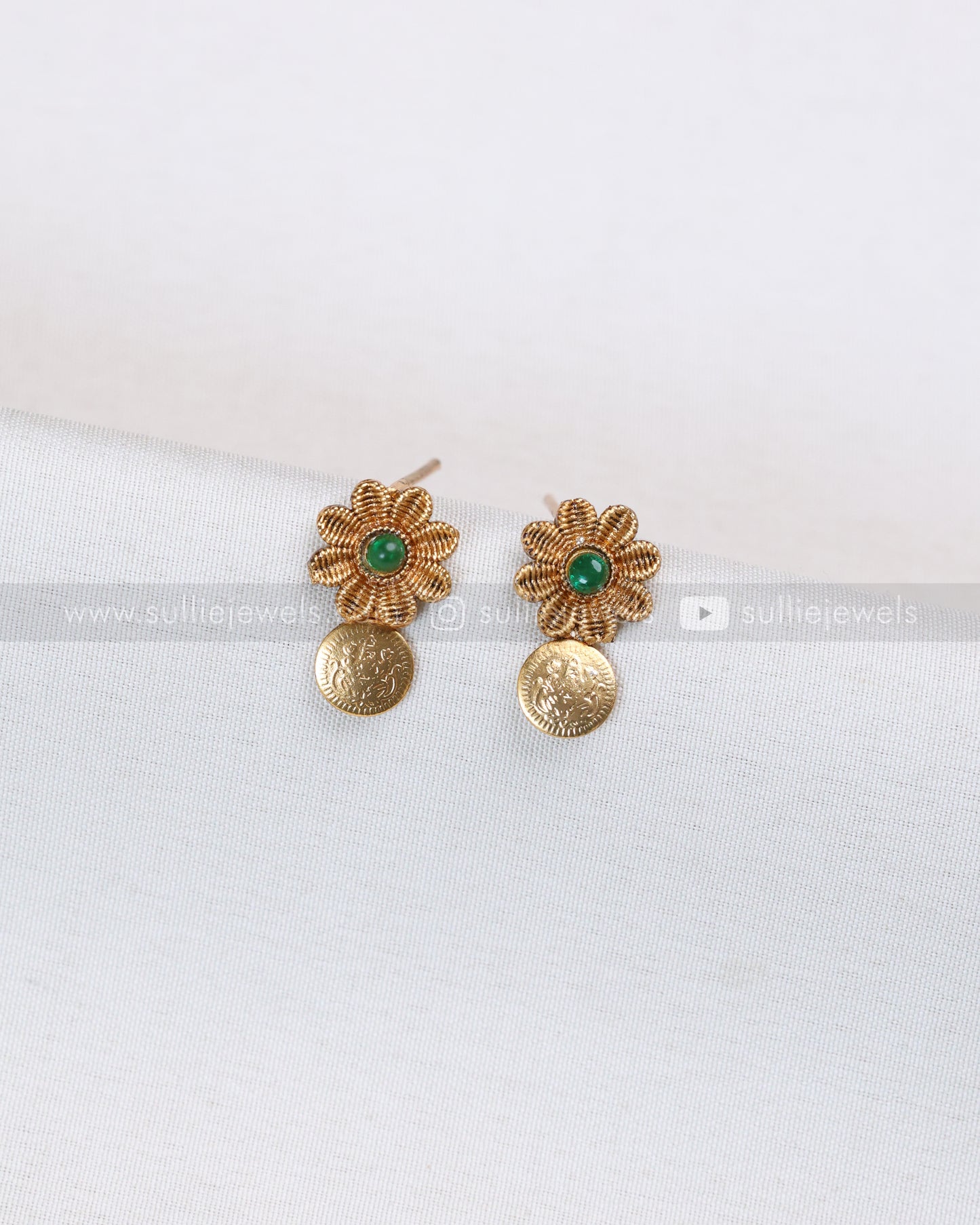 3848 - Minimal Flower Green Coin Necklace with Stud