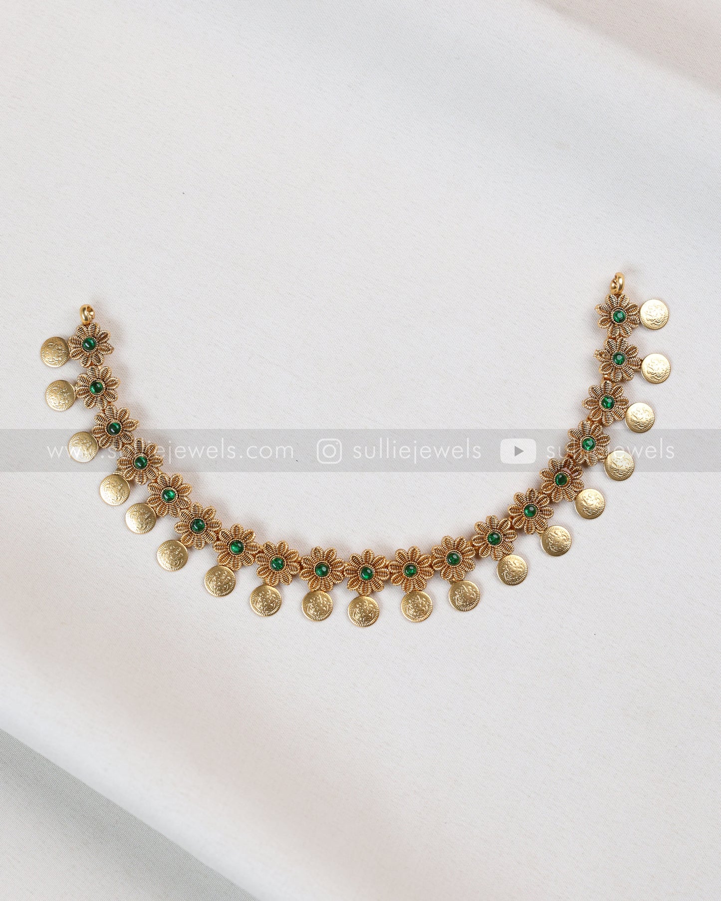 3848 - Minimal Flower Green Coin Necklace with Stud