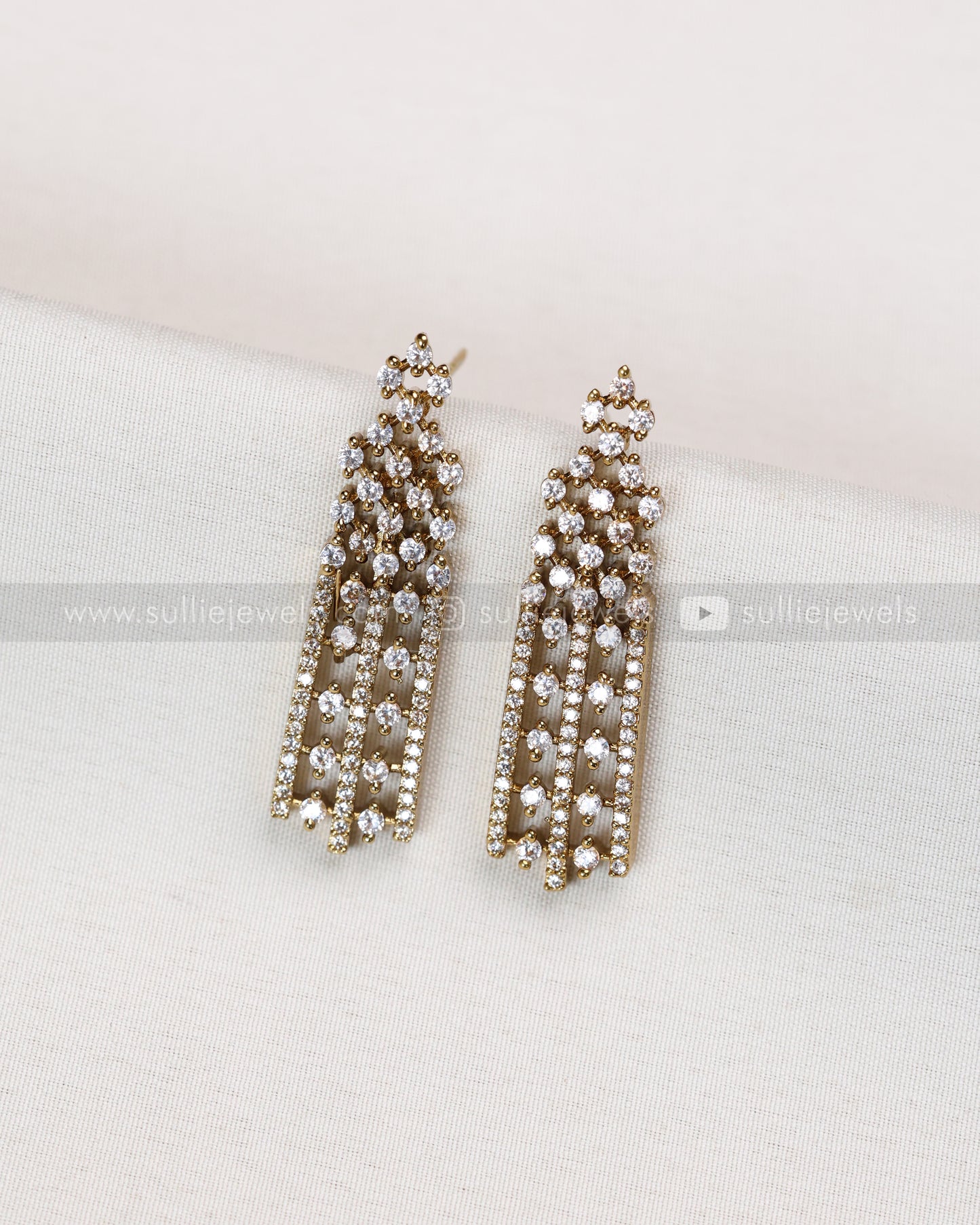 3844 - White Premium AD Spike Necklace with Earring
