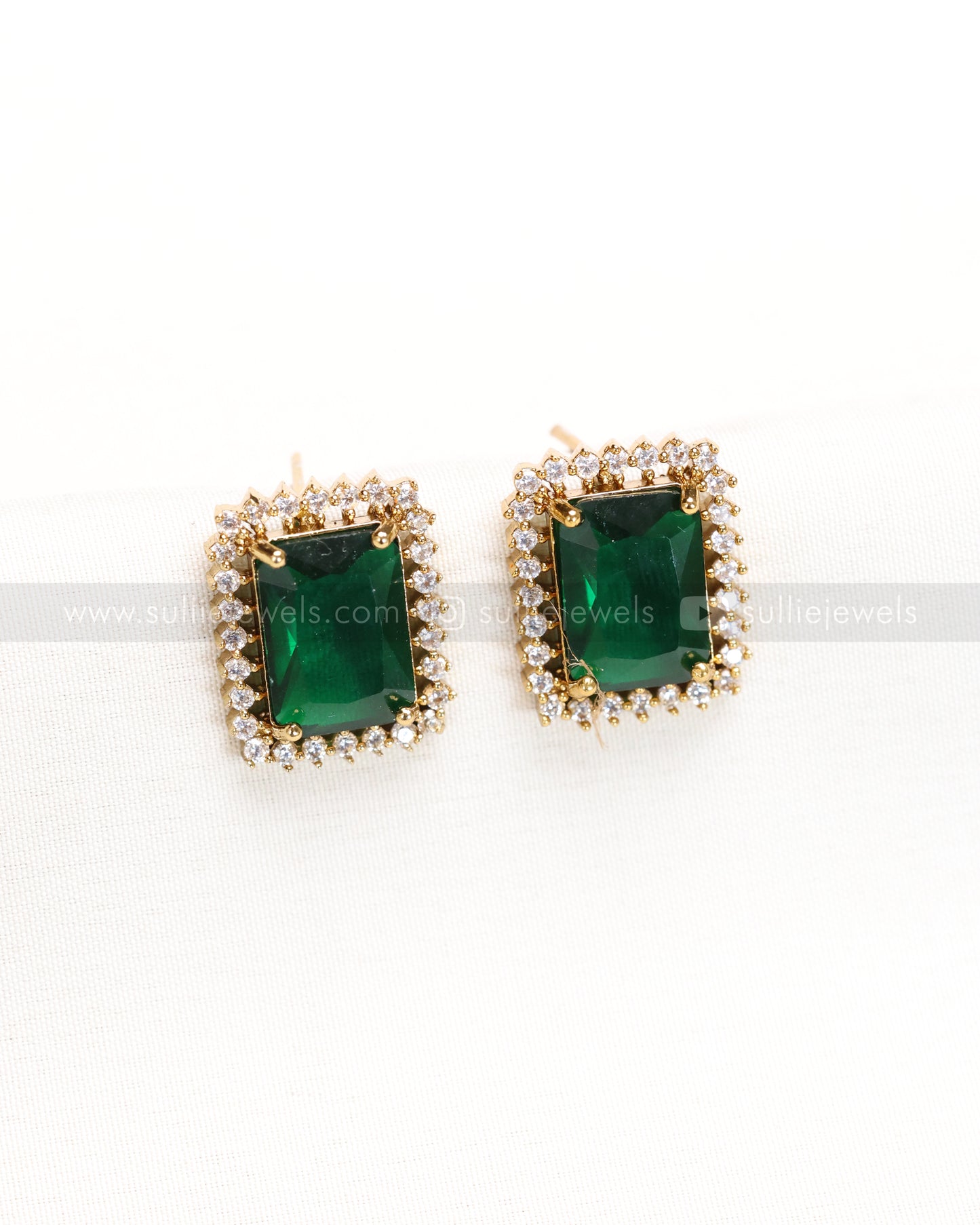 3837 - AD Emerald Centre Stone Necklace with Stud