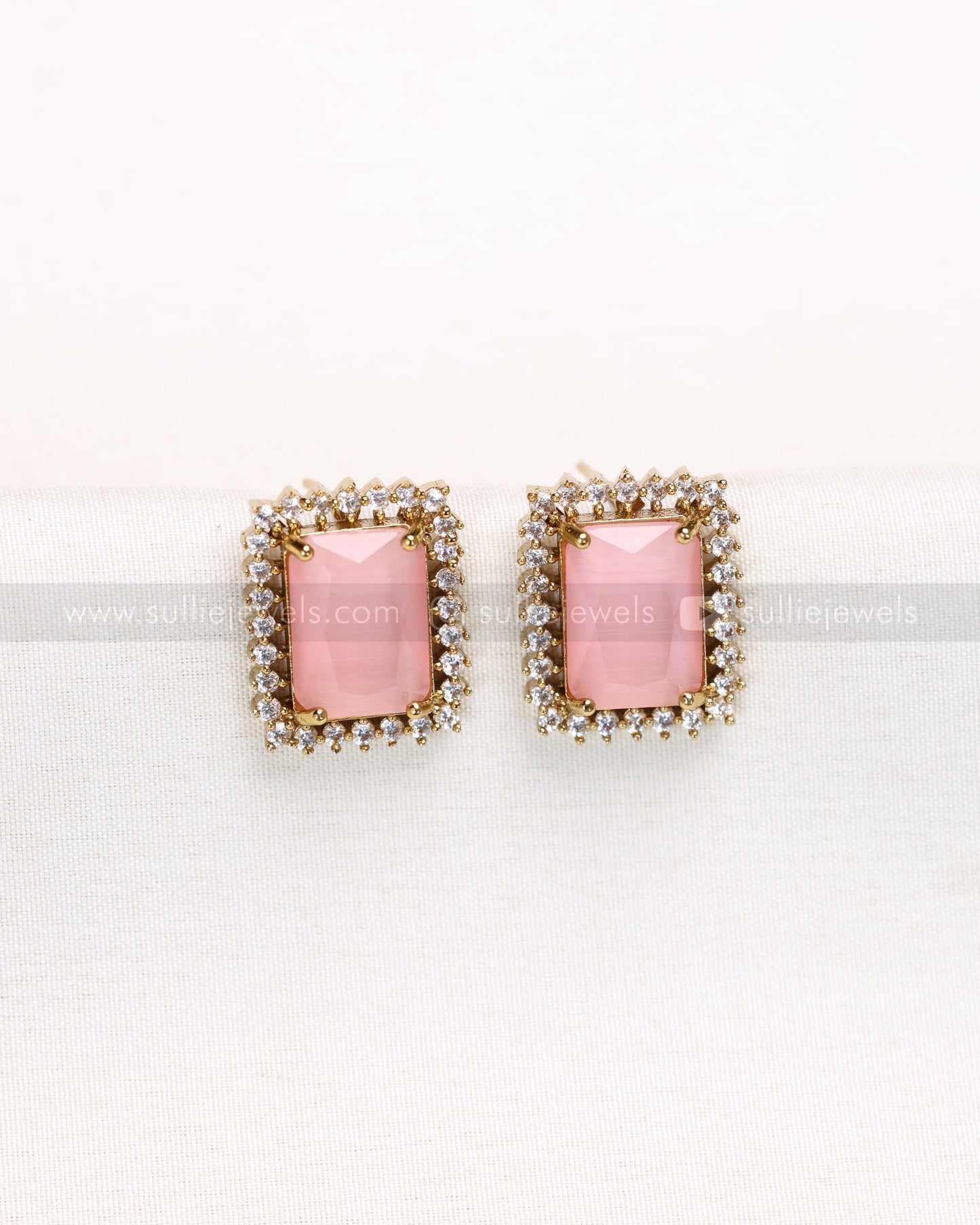 3835 - AD Pastel Pink Centre Stone Necklace with Stud
