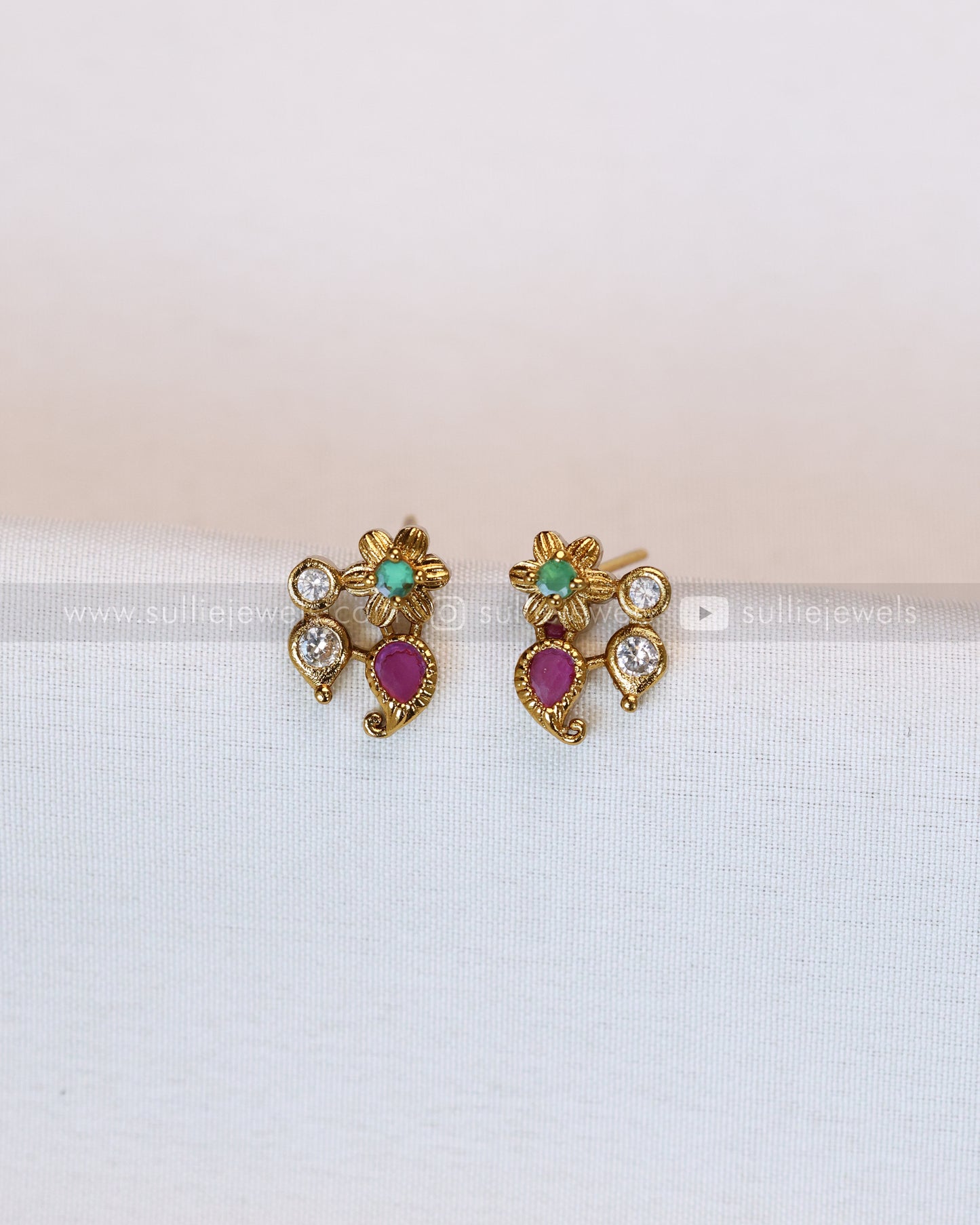 7146 - Minimal AD Mango Gold Long Chain with Stud