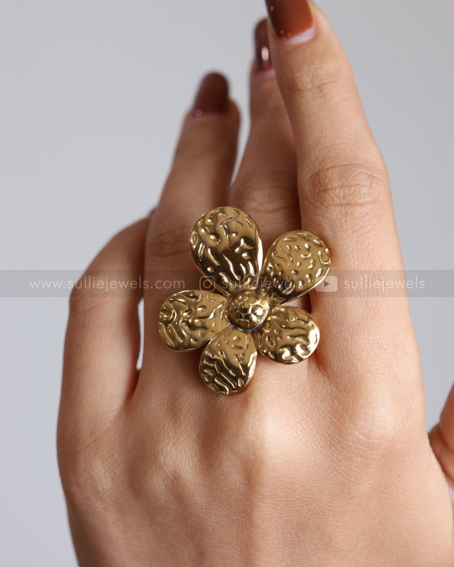 R21 - Textured Golden Petal Flower Adjustable Ring