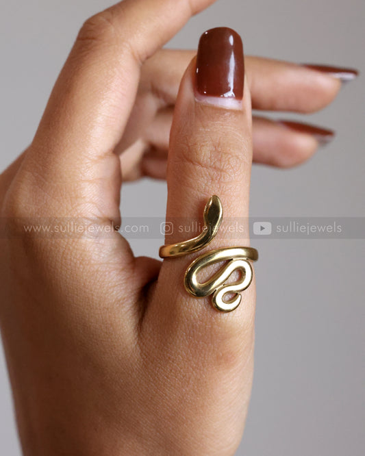 R18 - Gold Snake Adjustable Ring