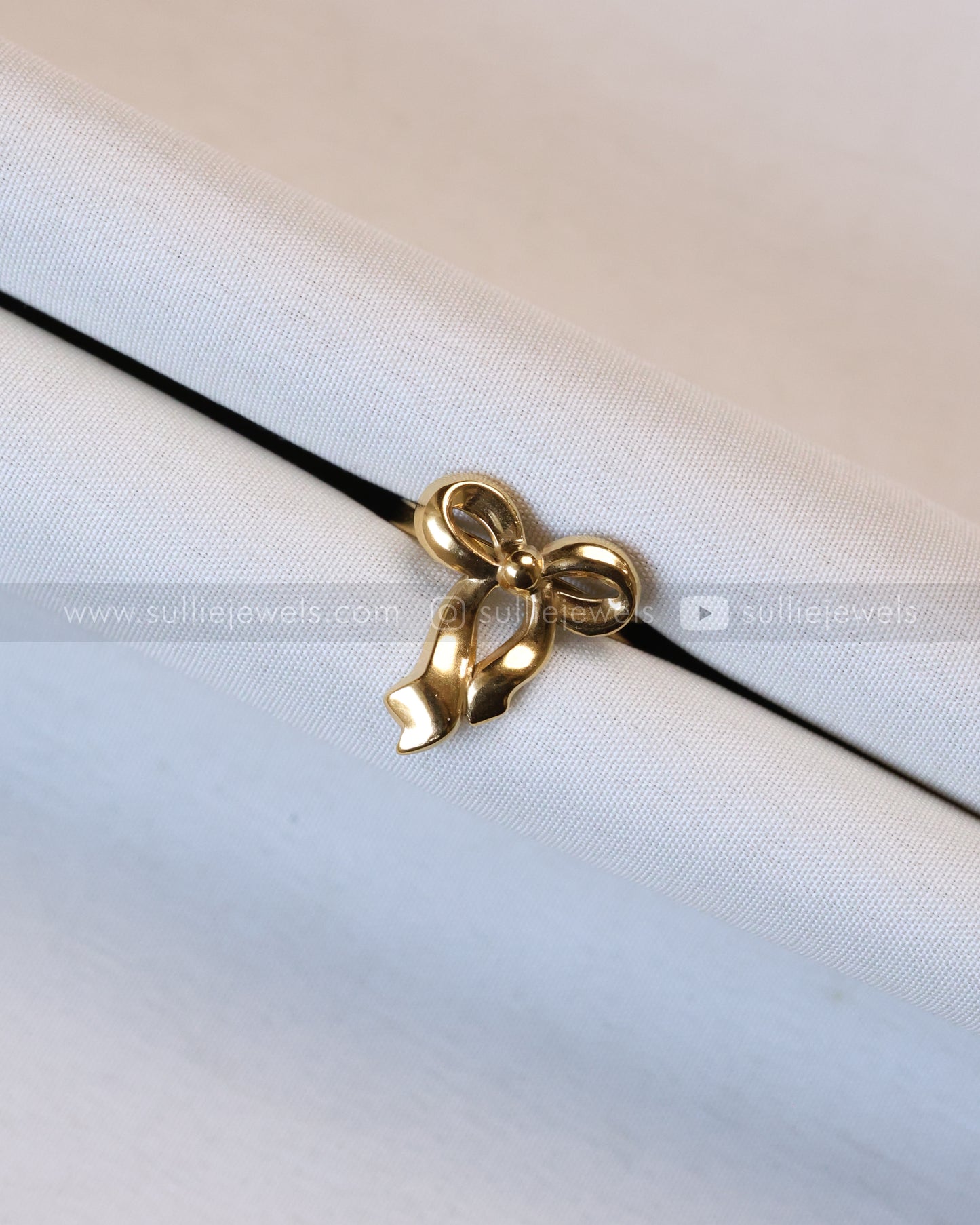 R15 - Golden Ribbon Adjustable Ring