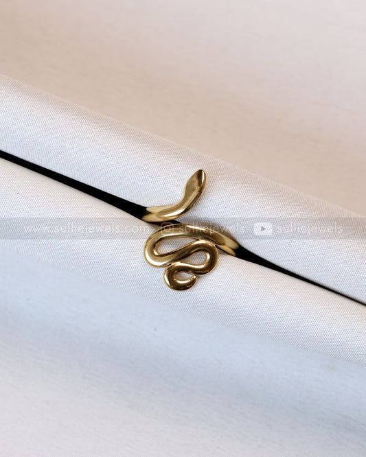 R18 - Gold Snake Adjustable Ring
