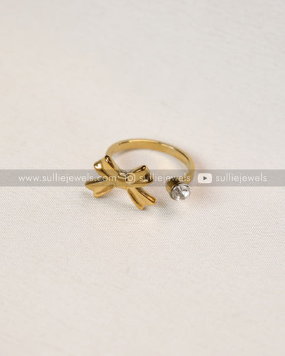 R22 - Golden Bow Knot with Stone Adjustable Ring