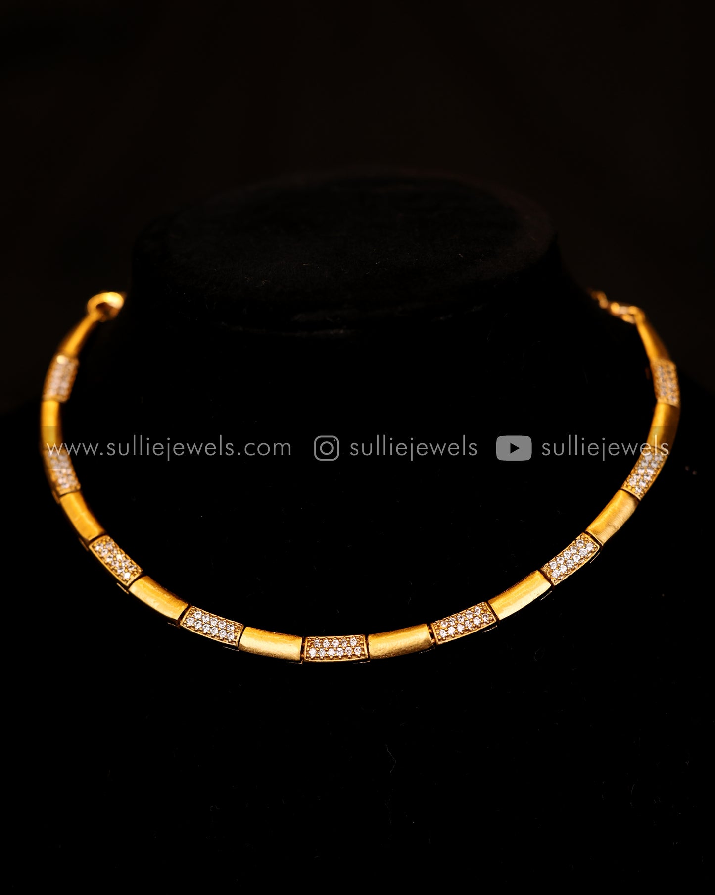 Minimal Gold finish Necklace Set