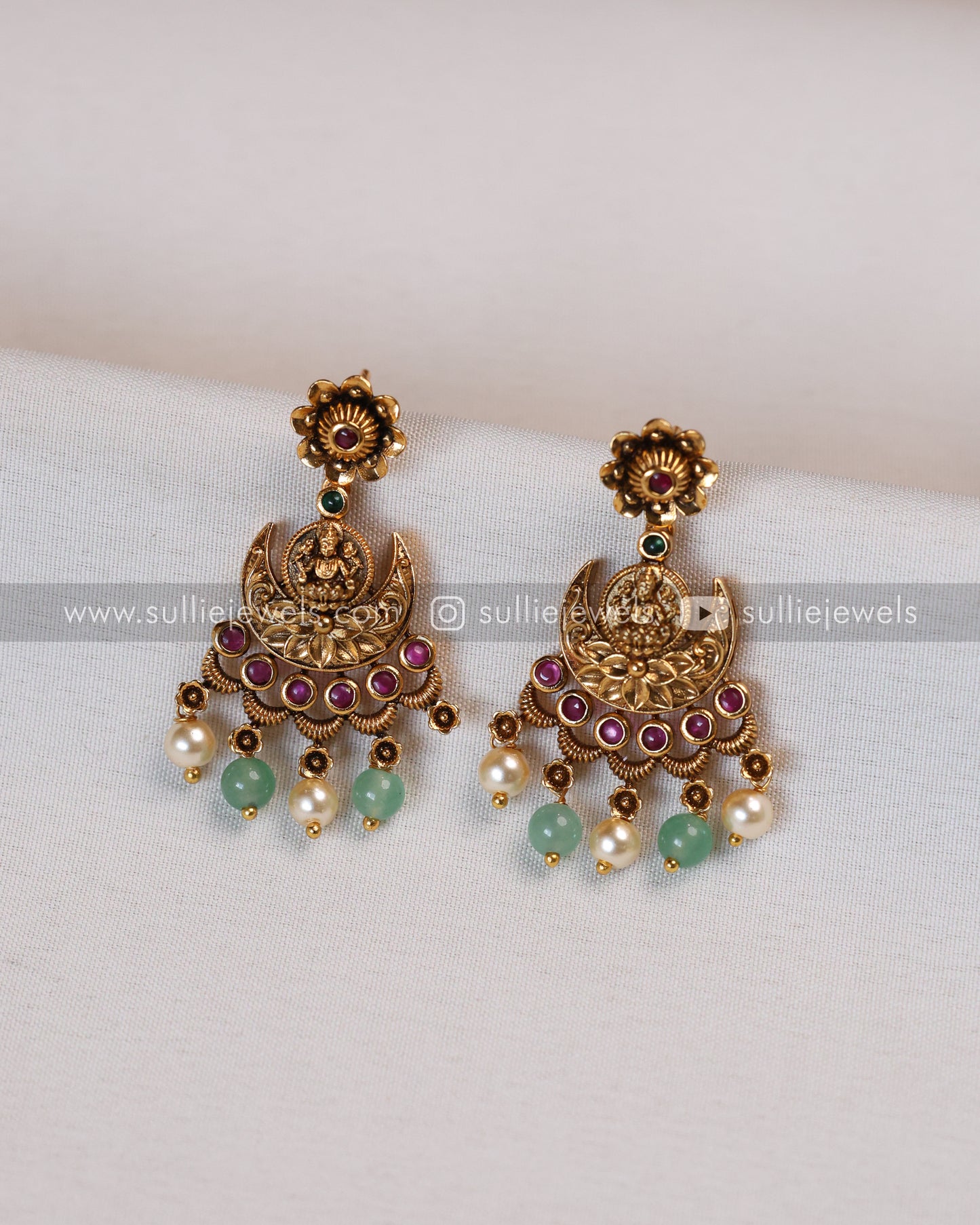 3589 - DesignerLakshmi Minimal Necklace with Earring