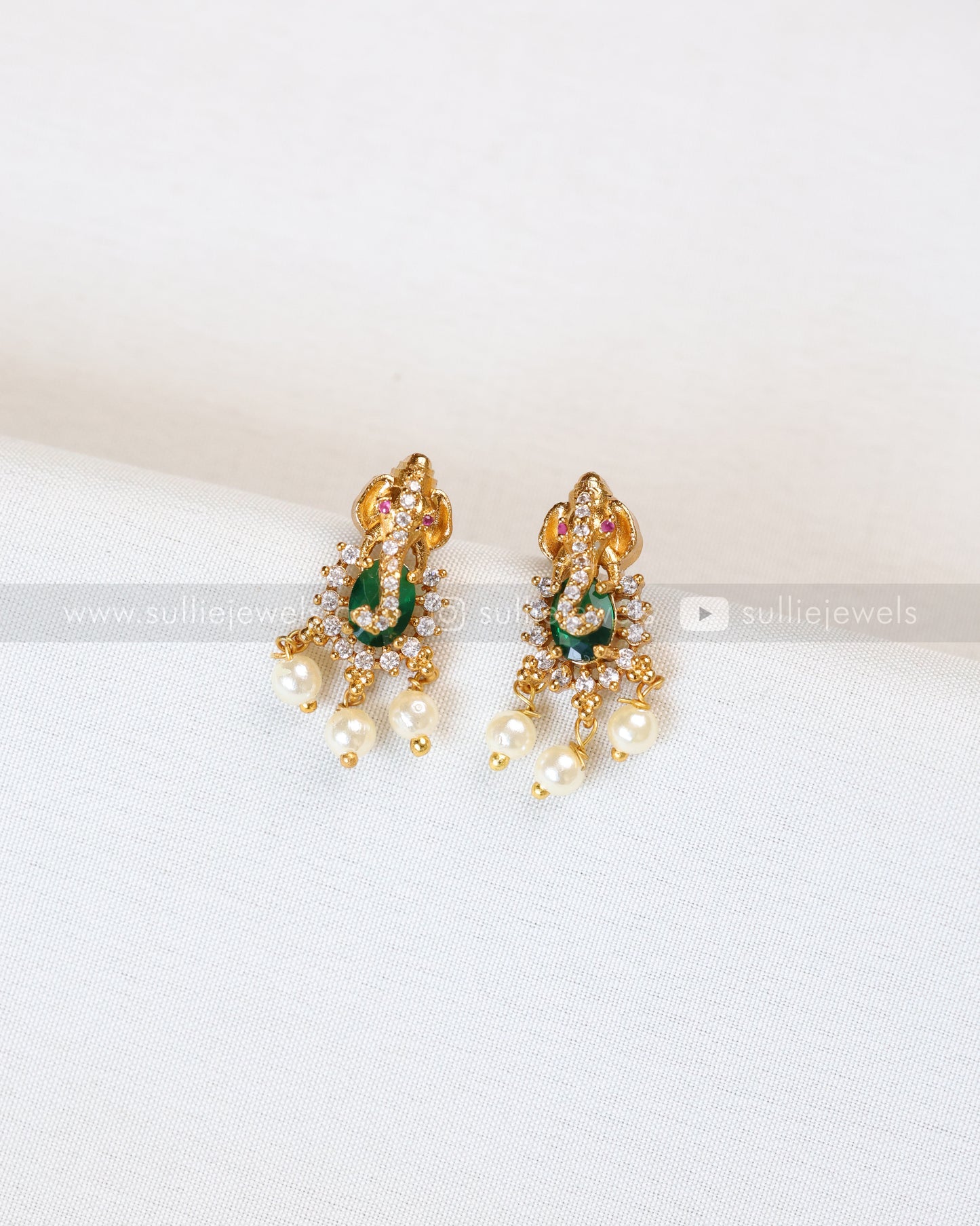2141 - Ganesh Green Stone Minimal Choker with Stud