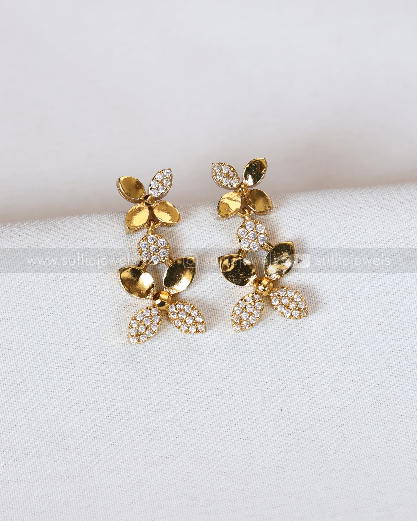 3703 - Diamond Gold Flower Necklace with Earrings