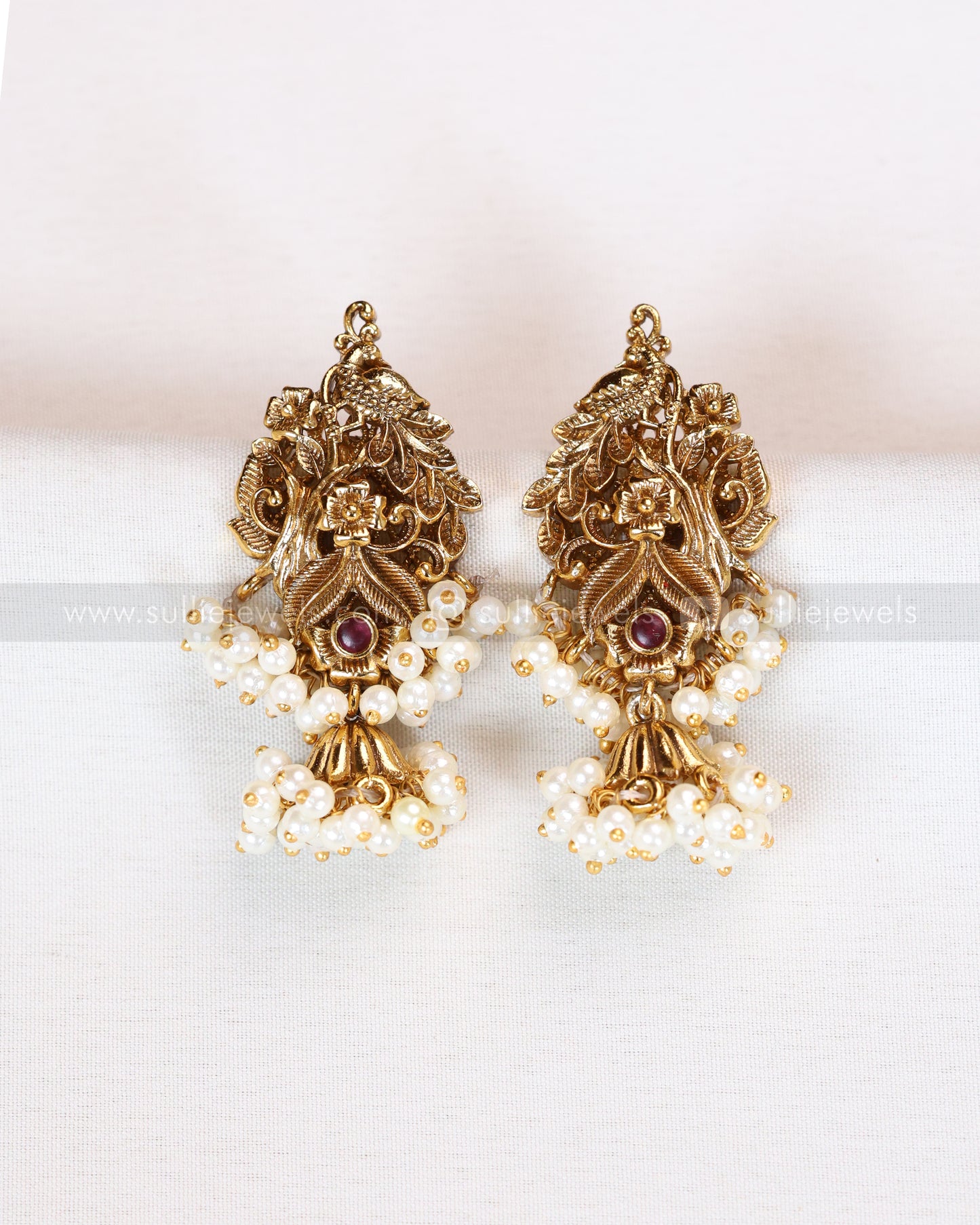 E1215 - Peacock Pearl Antique Earring