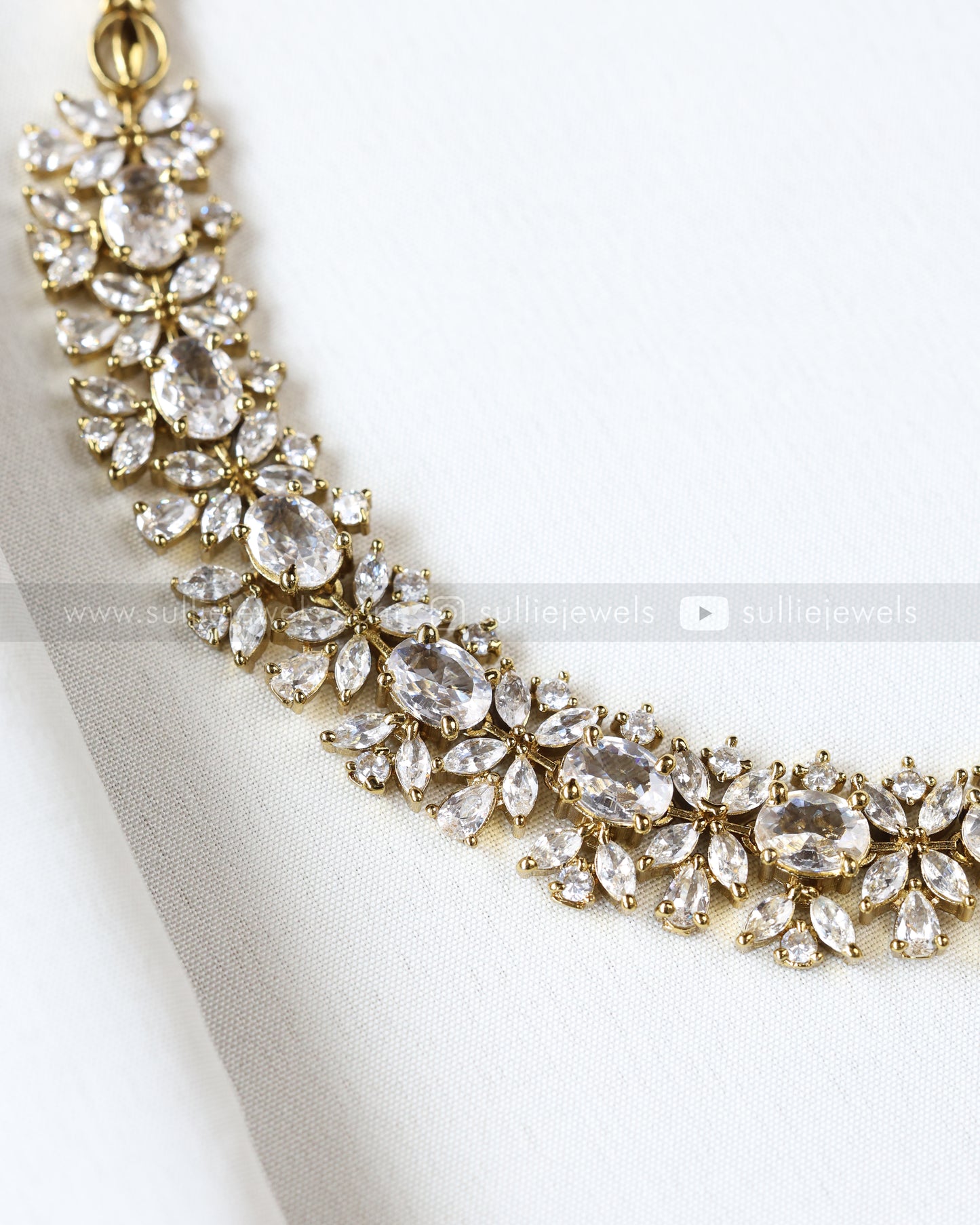 3879 - Diamond Lookalike Oval Stone Necklace with Studs
